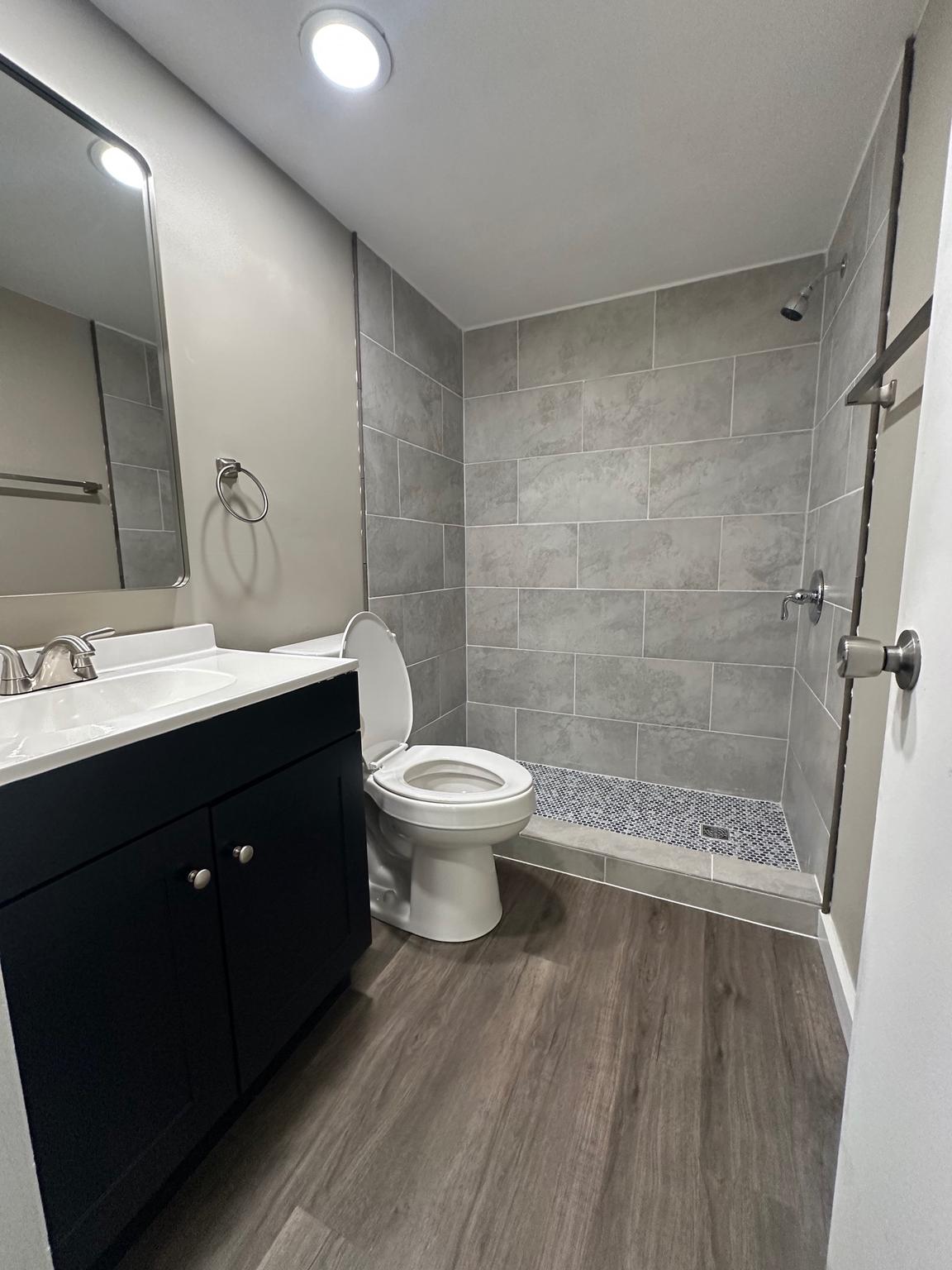 CENTER COURT - Residential