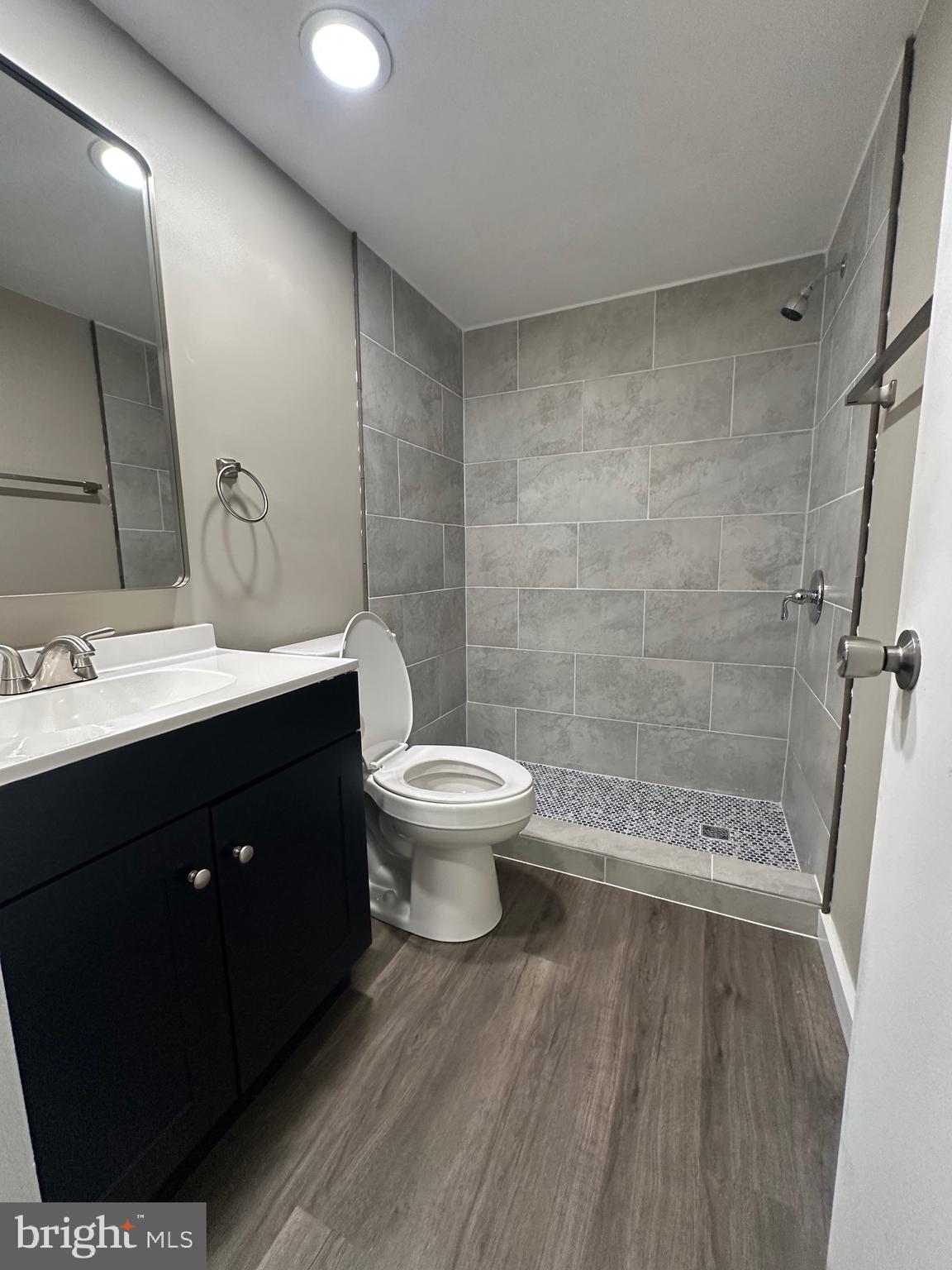 CENTER COURT - Residential