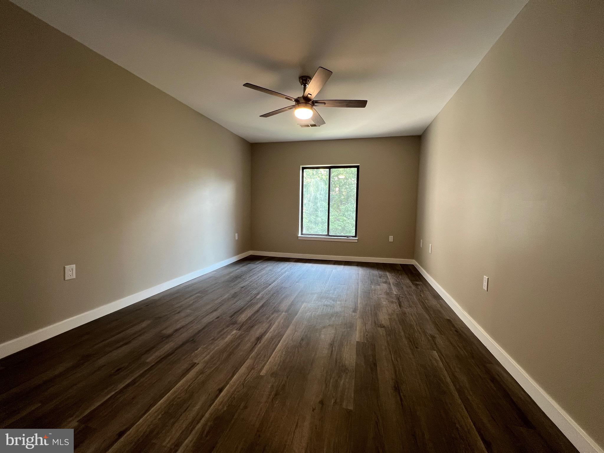 CENTER COURT - Residential