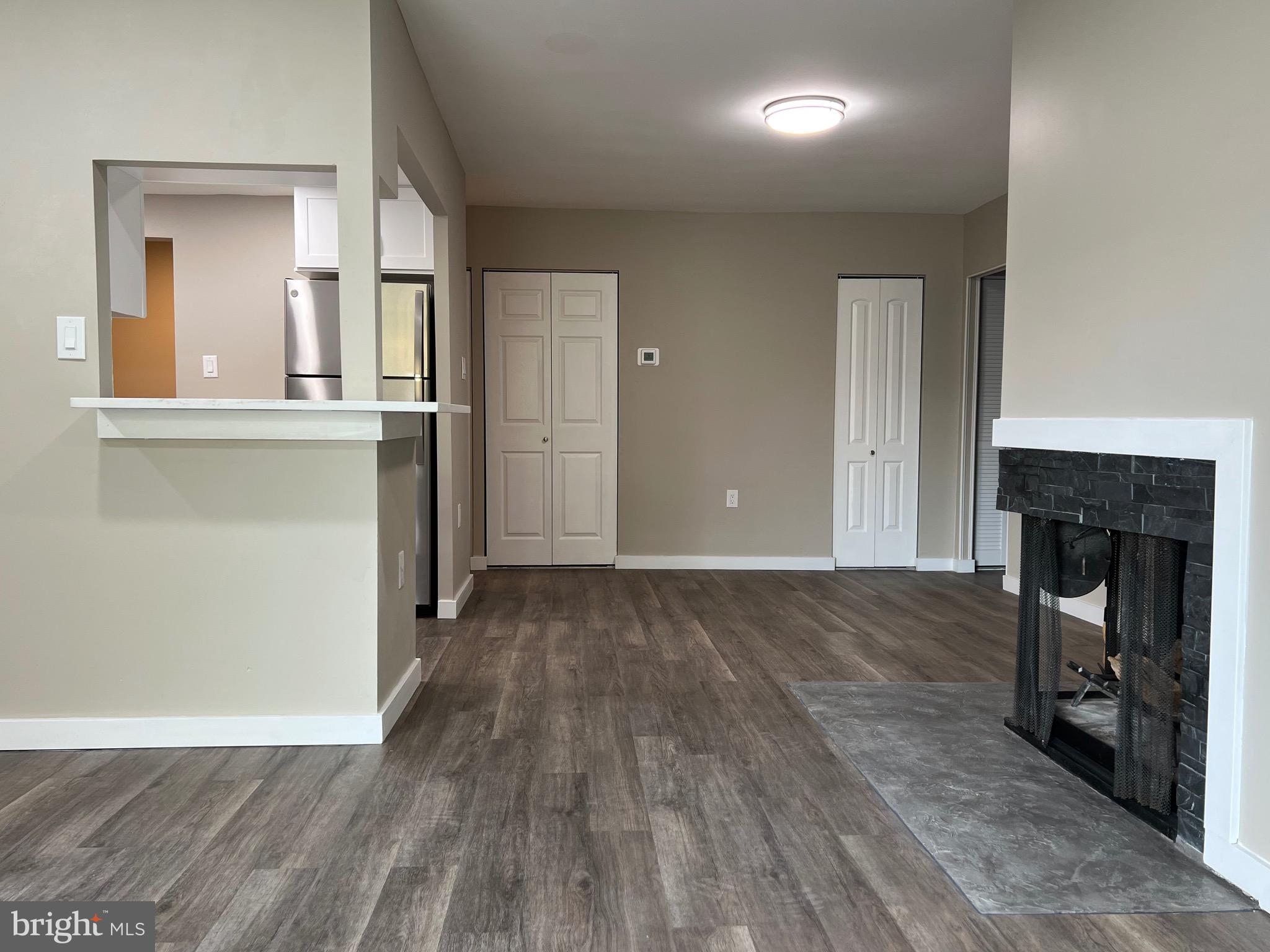 CENTER COURT - Residential