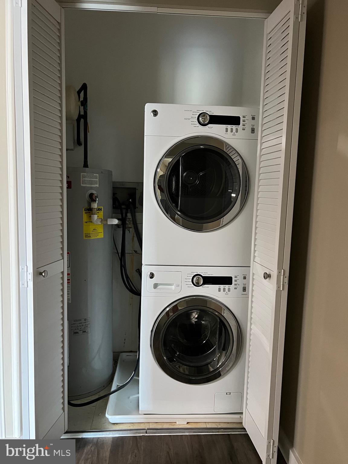 CENTER COURT - Residential