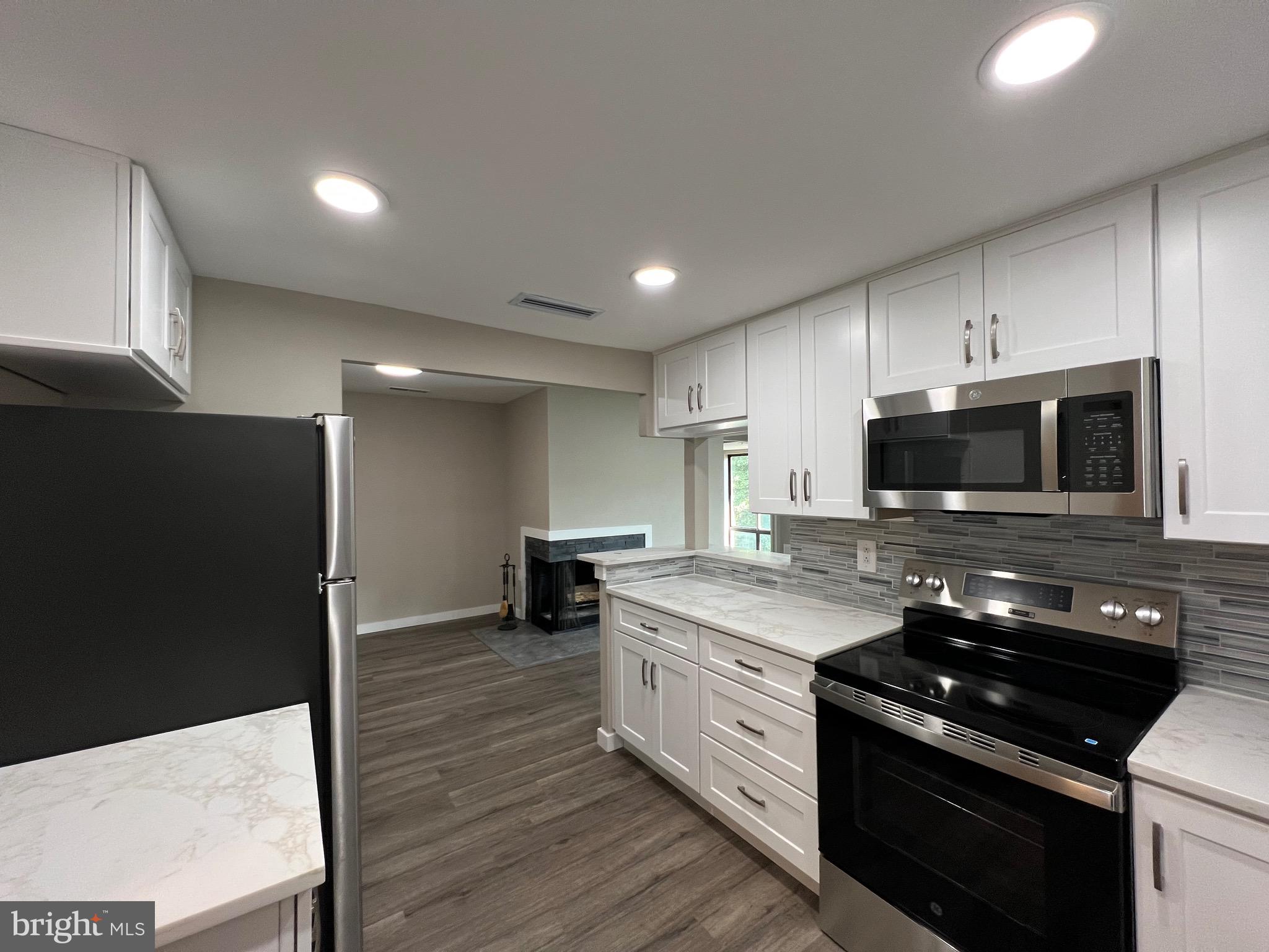 CENTER COURT - Residential