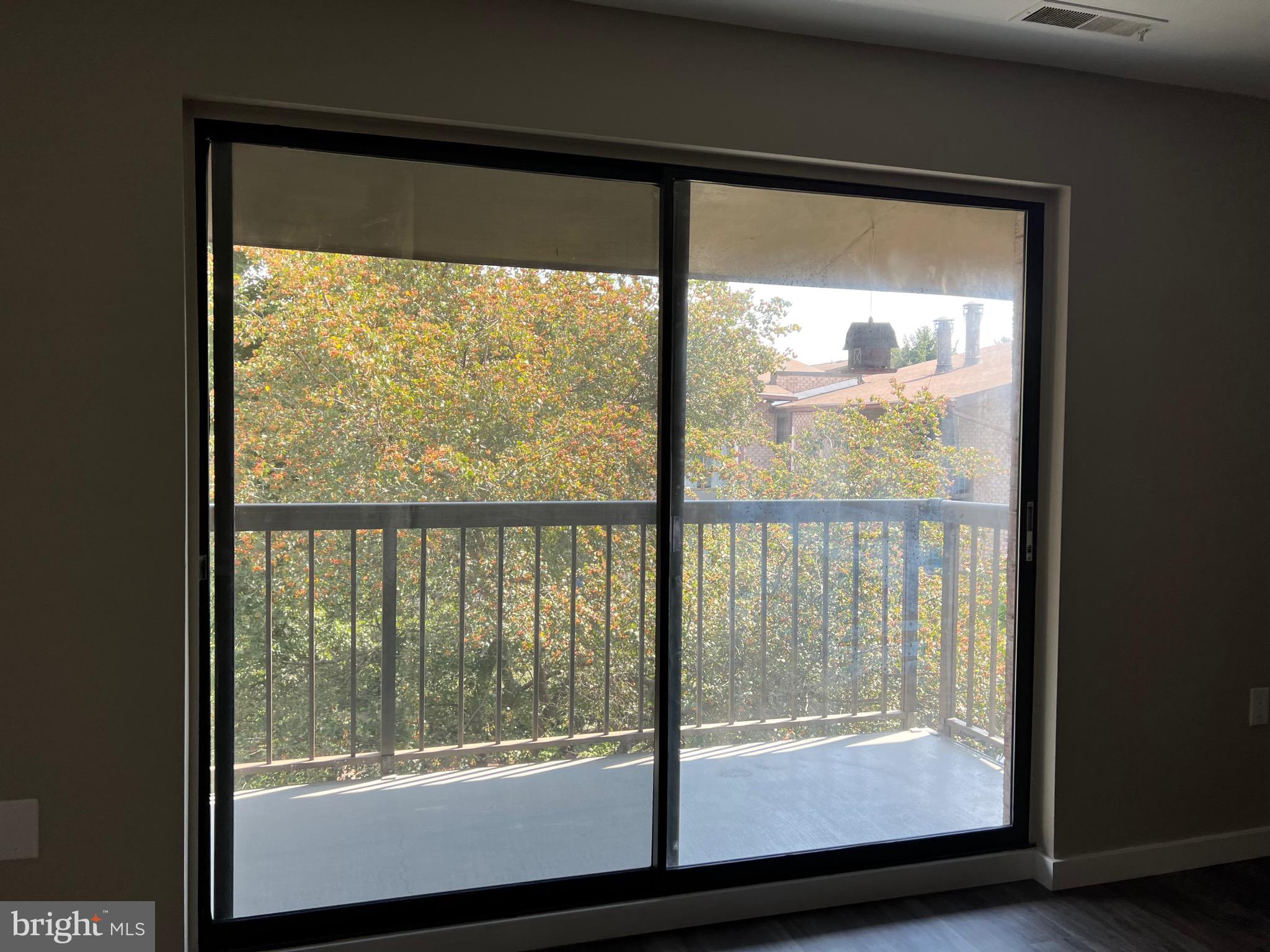 CENTER COURT - Residential