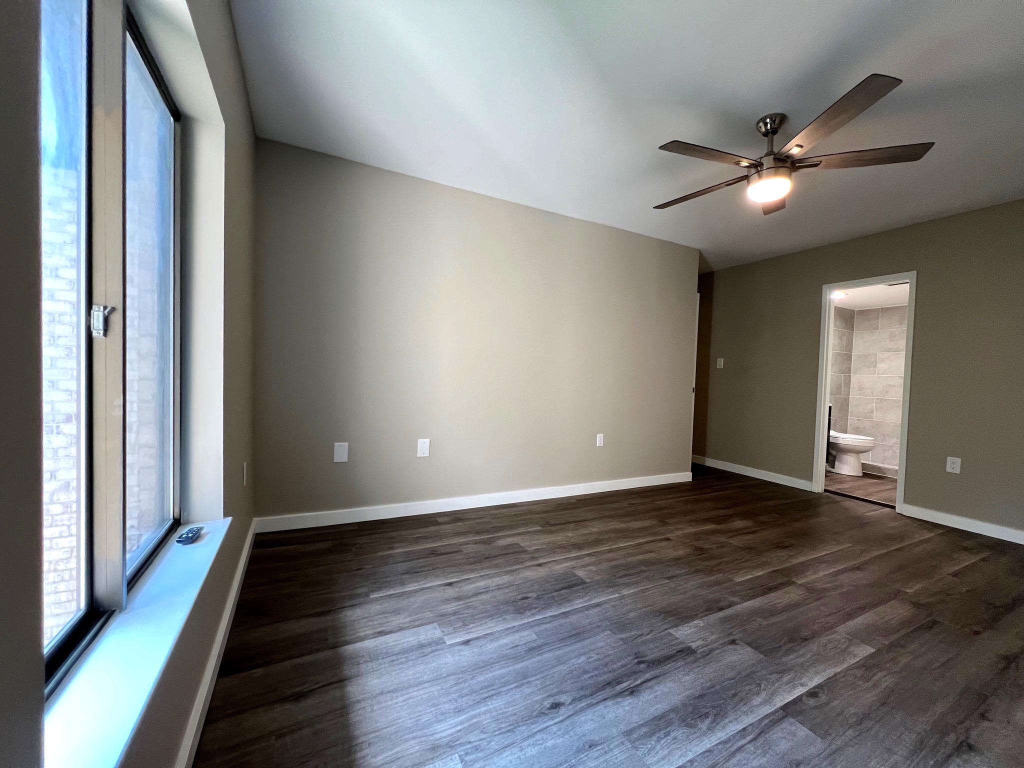 CENTER COURT - Residential