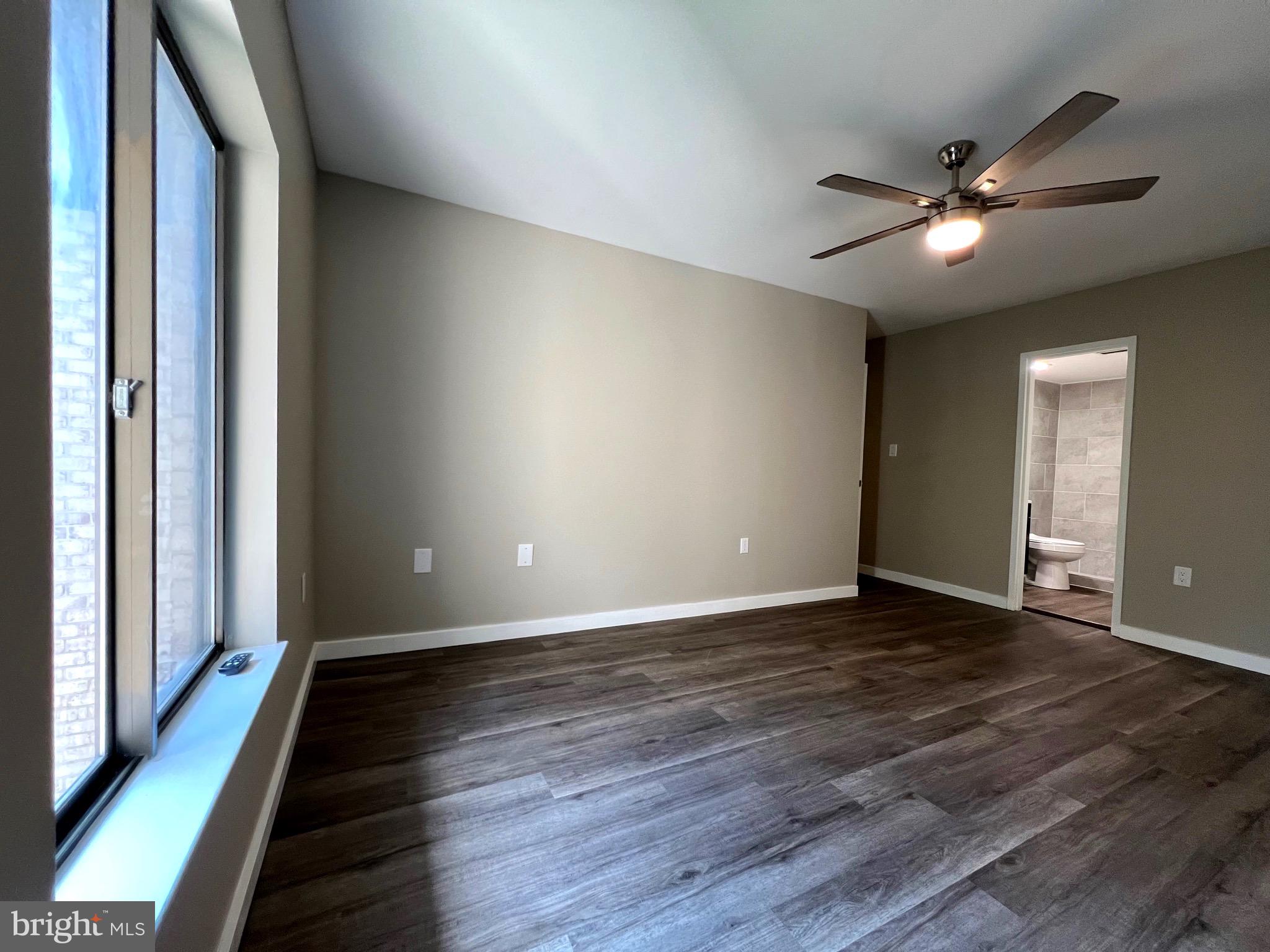 CENTER COURT - Residential