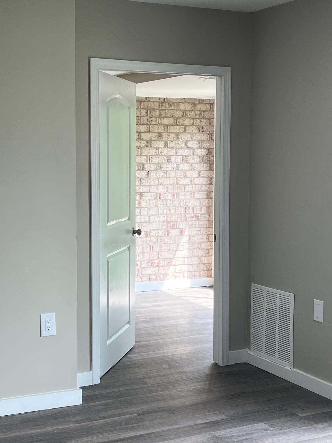 CENTER COURT - Residential