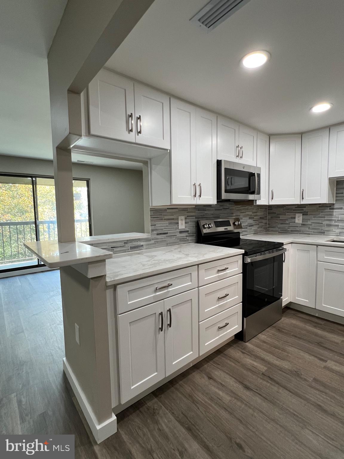 CENTER COURT - Residential