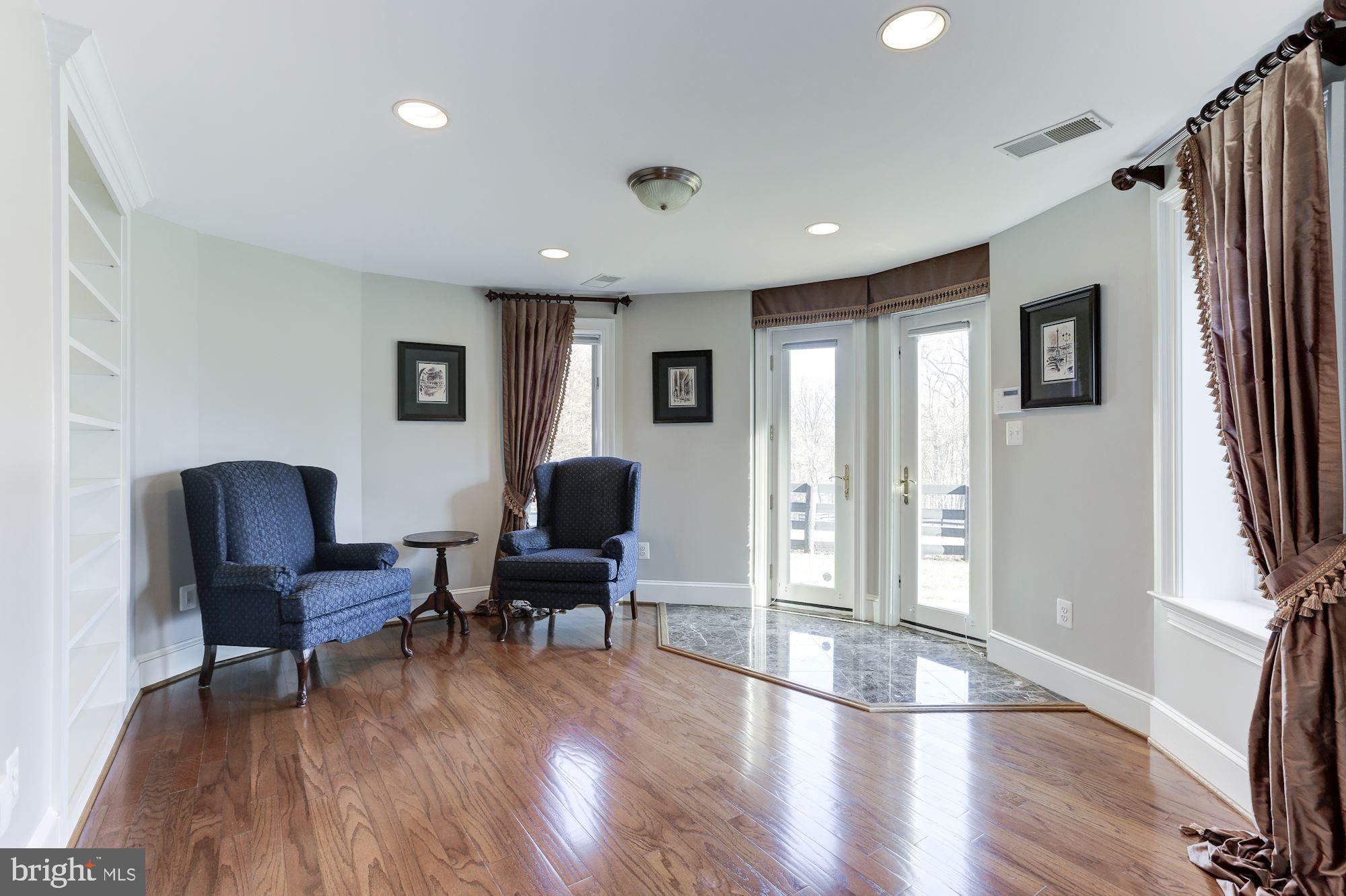 THREE SWALLOWS FARM - Residential