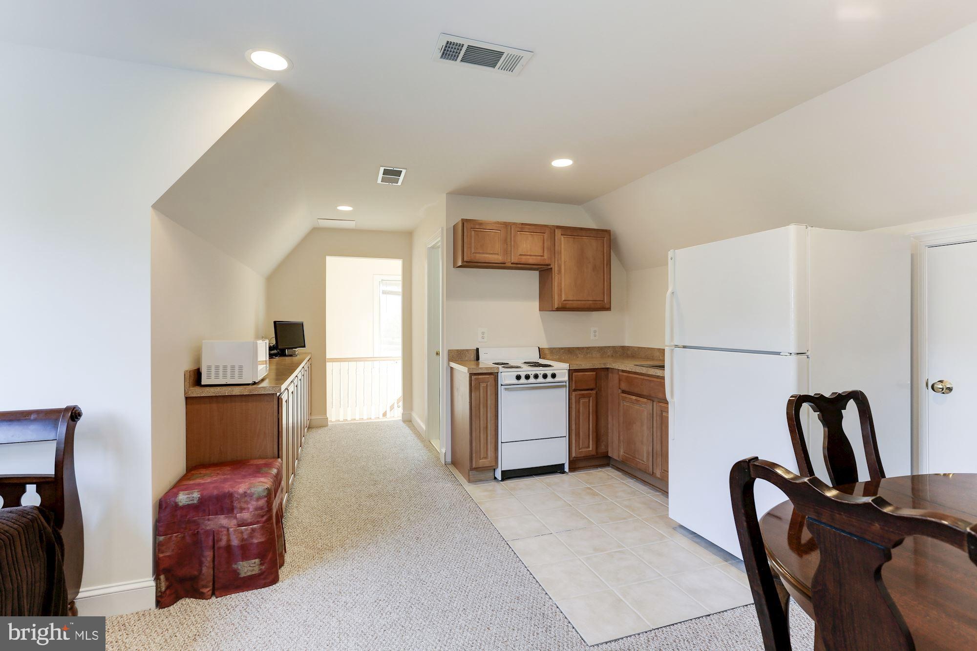 THREE SWALLOWS FARM - Residential