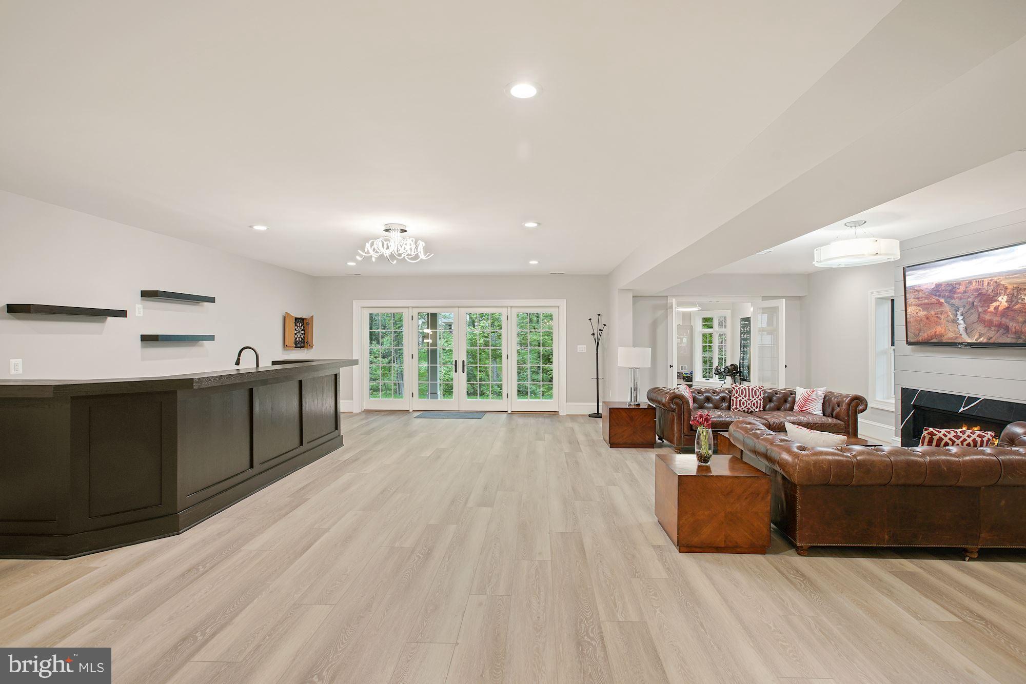 RIVER OAKS - Residential