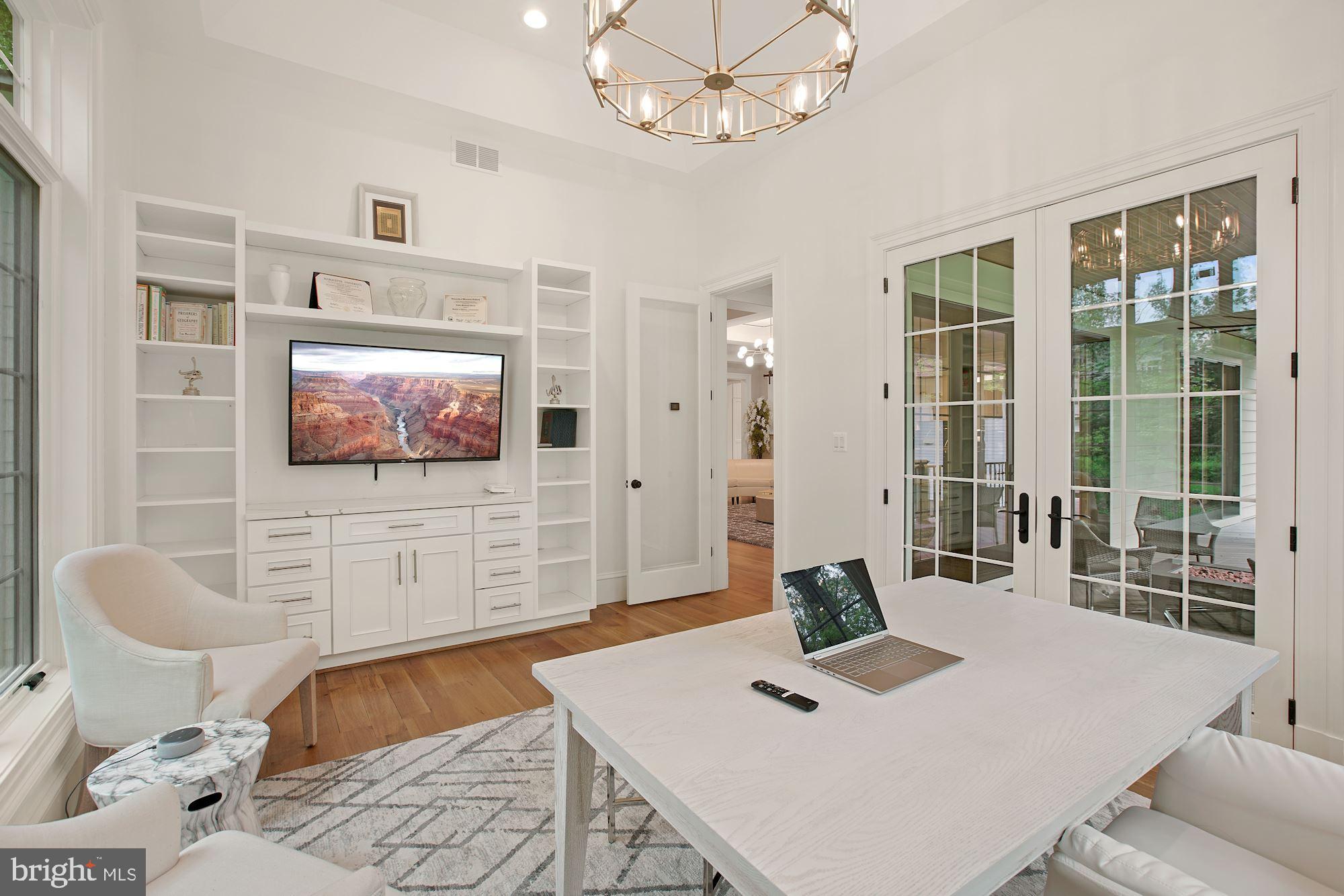 RIVER OAKS - Residential