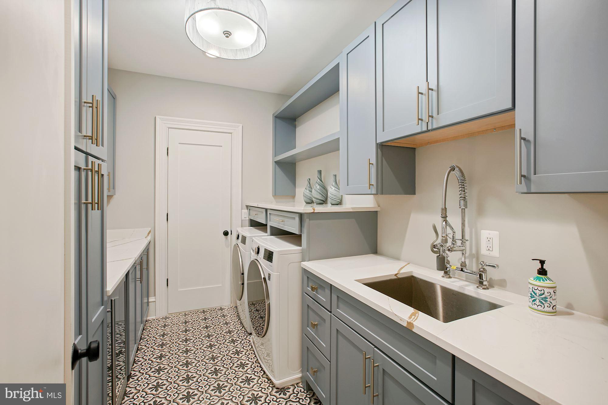 RIVER OAKS - Residential