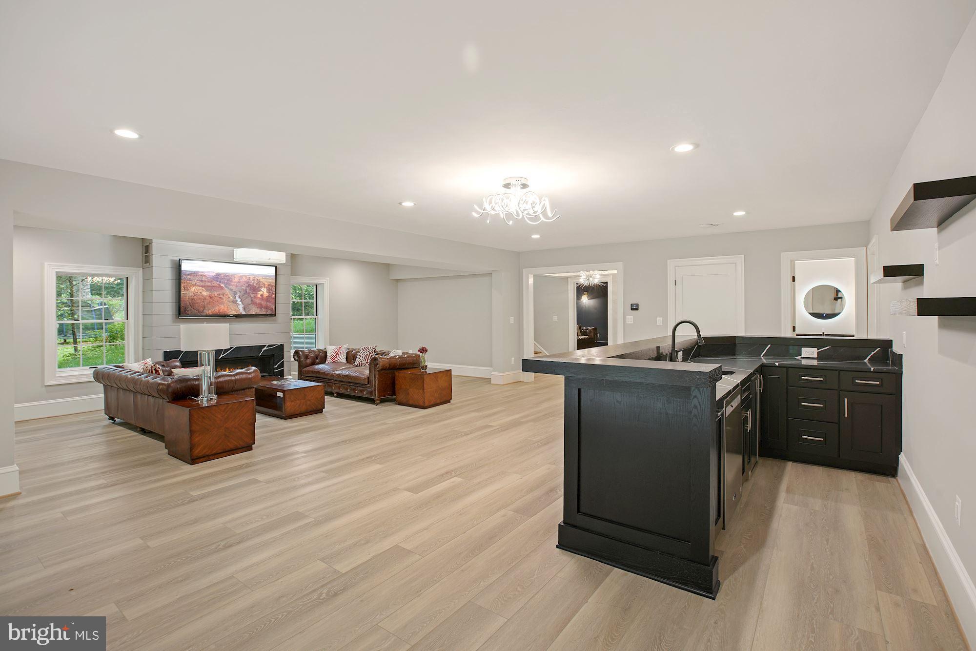 RIVER OAKS - Residential