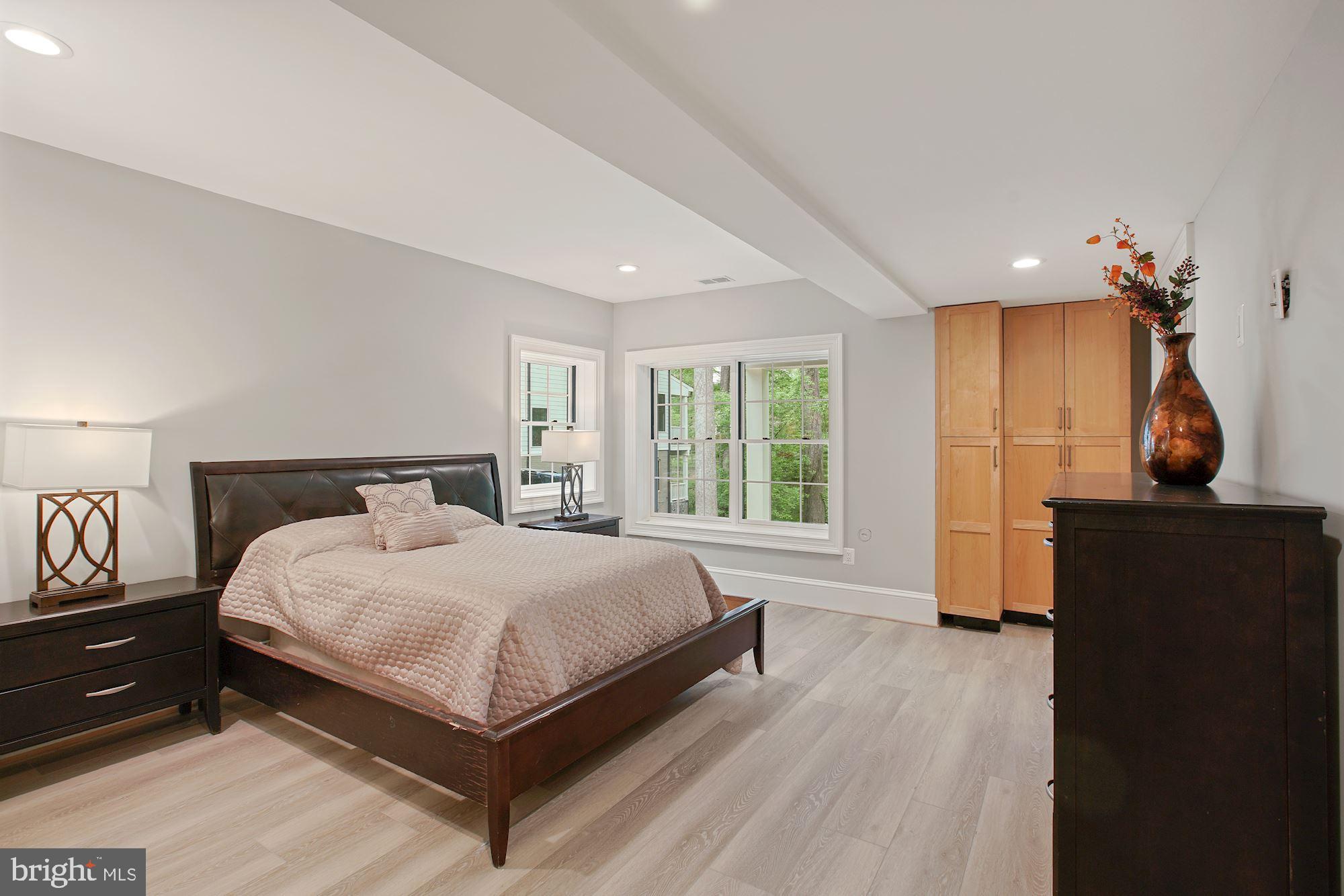 RIVER OAKS - Residential