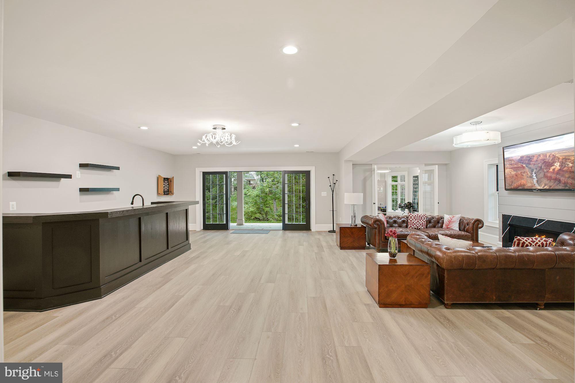 RIVER OAKS - Residential