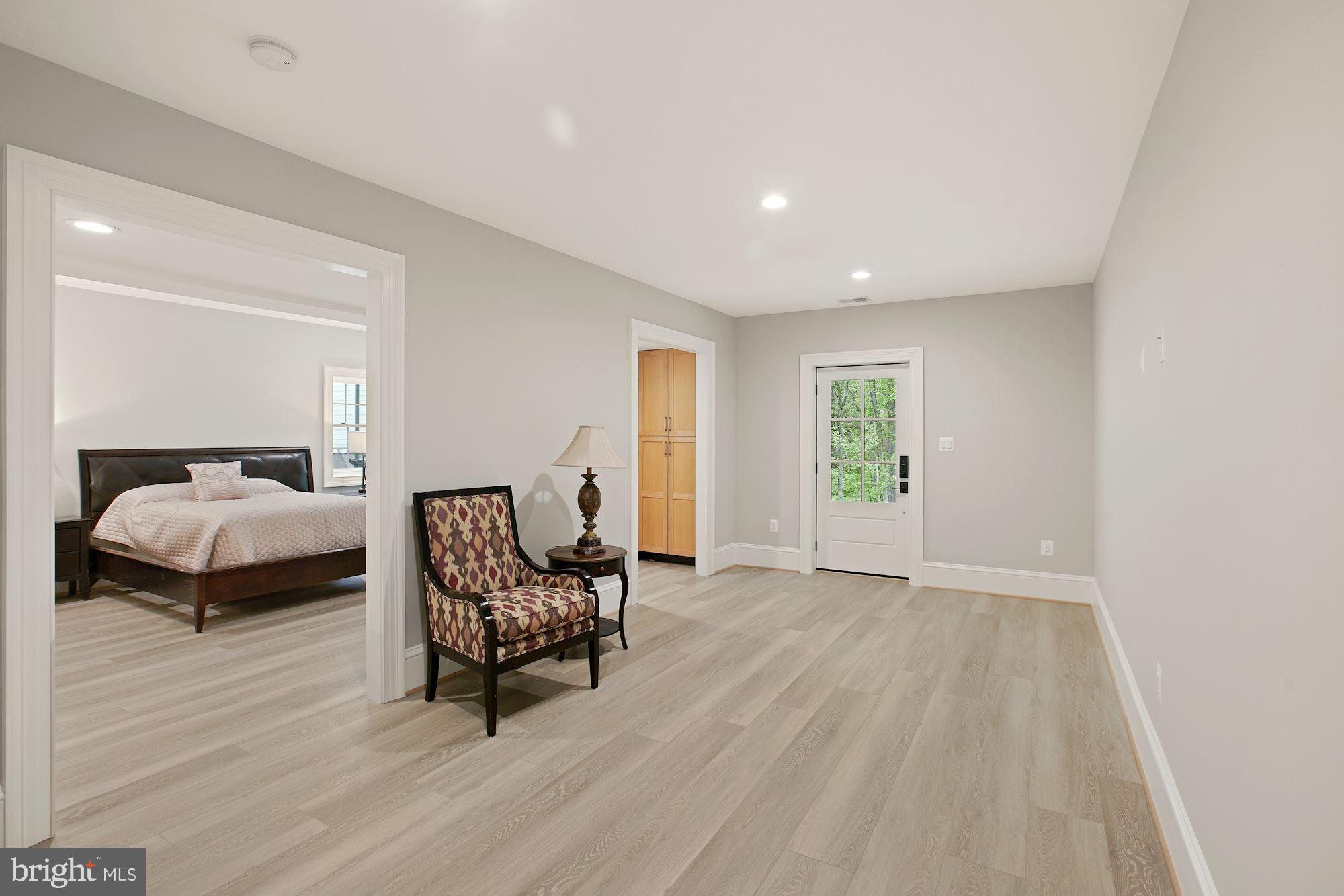 RIVER OAKS - Residential