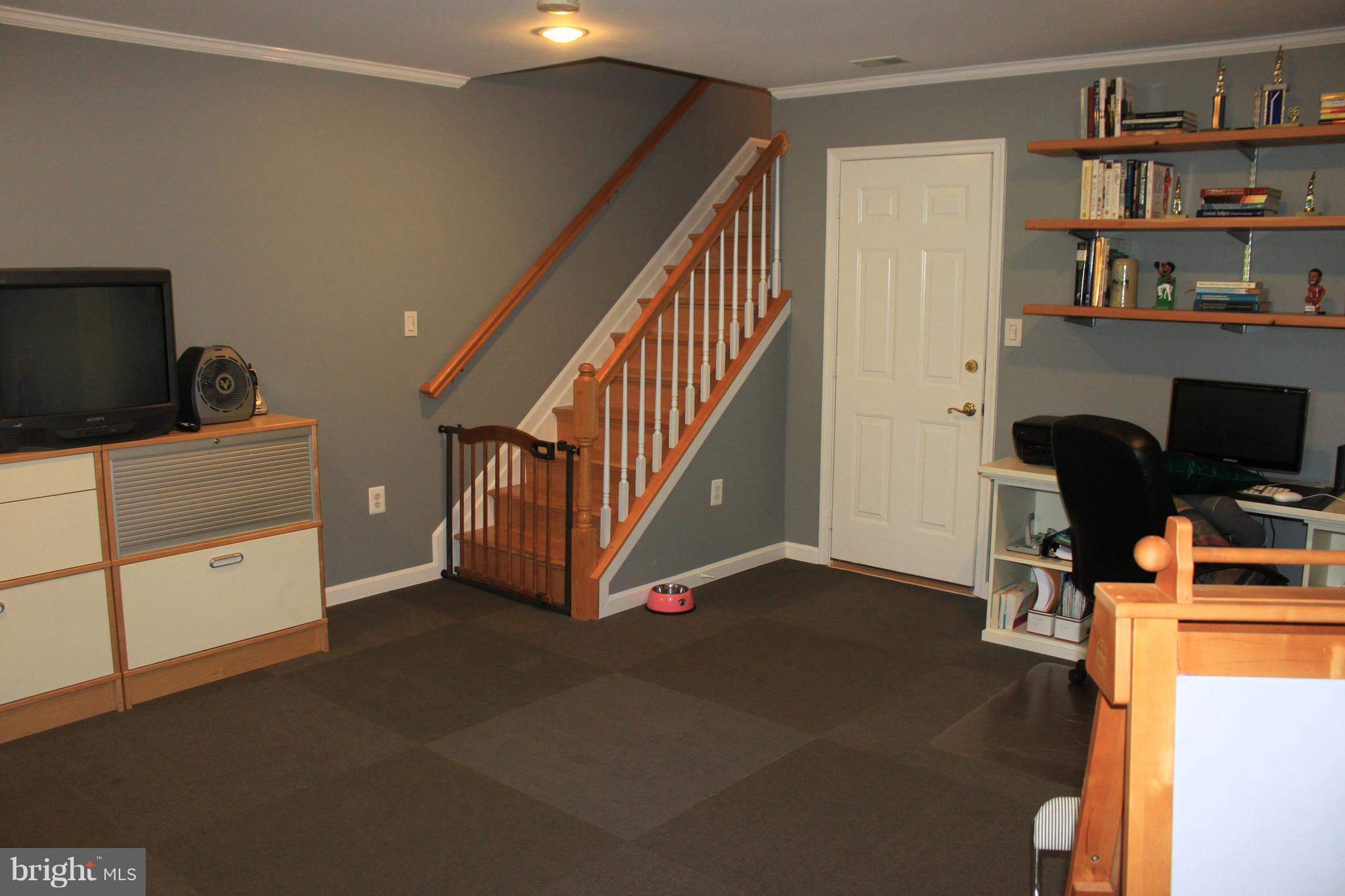 AUTUMN CHASE HUNT - Residential Lease