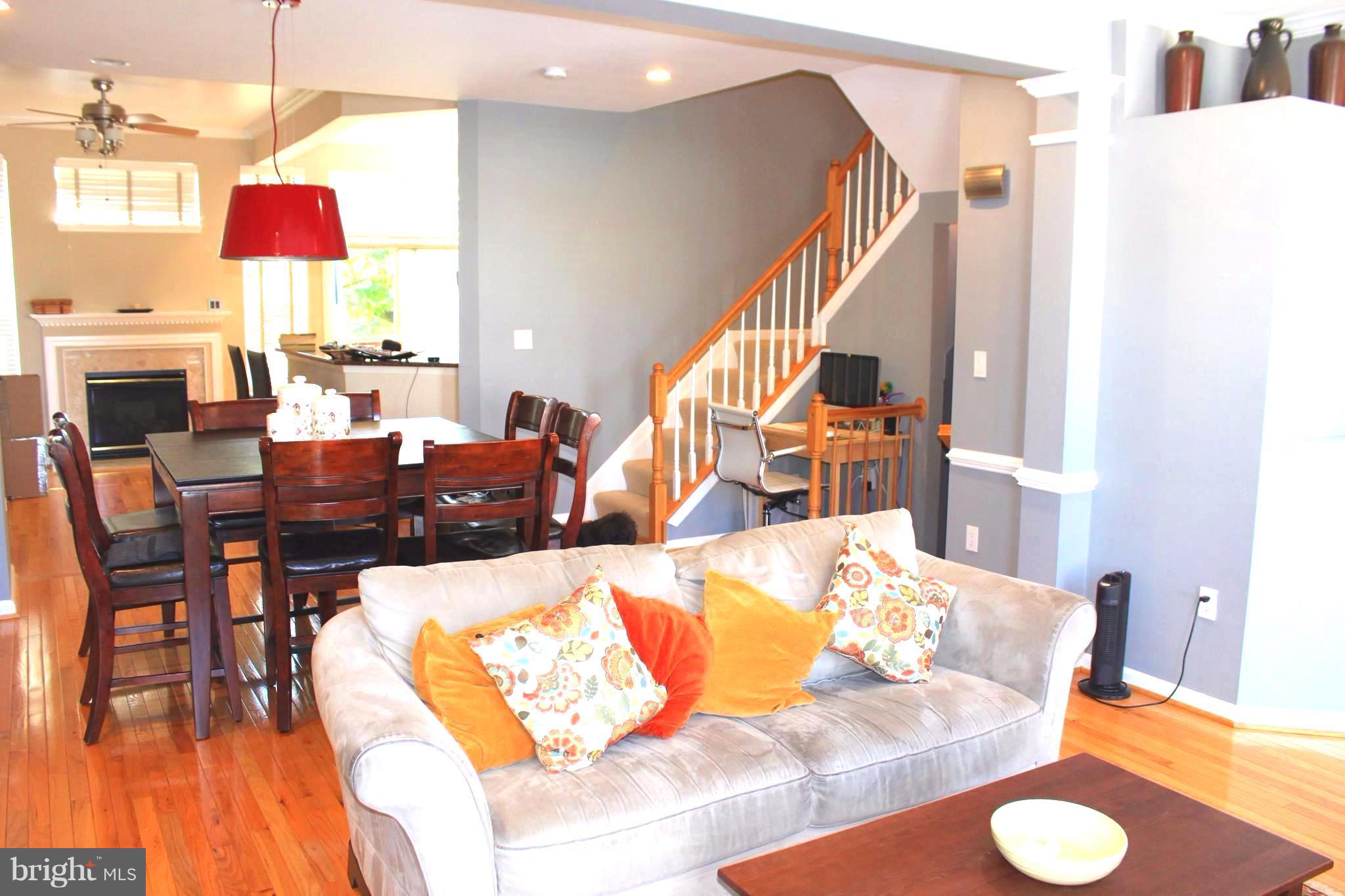 AUTUMN CHASE HUNT - Residential Lease