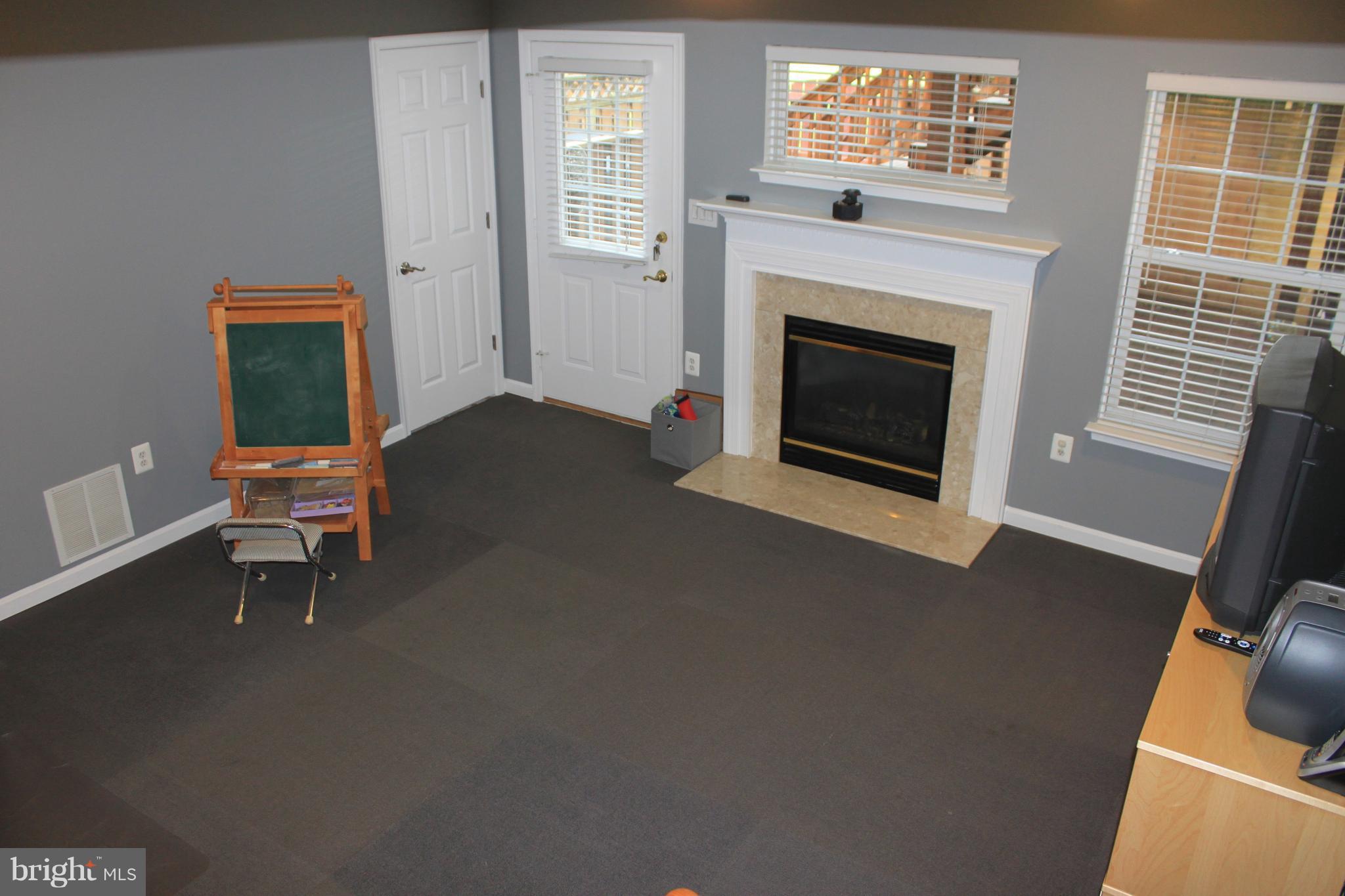 AUTUMN CHASE HUNT - Residential Lease