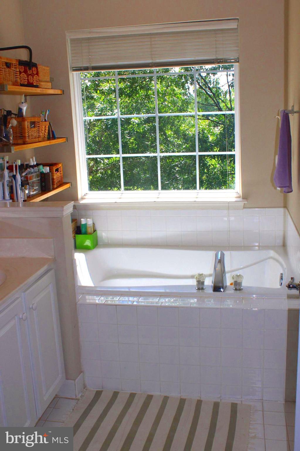 AUTUMN CHASE HUNT - Residential Lease