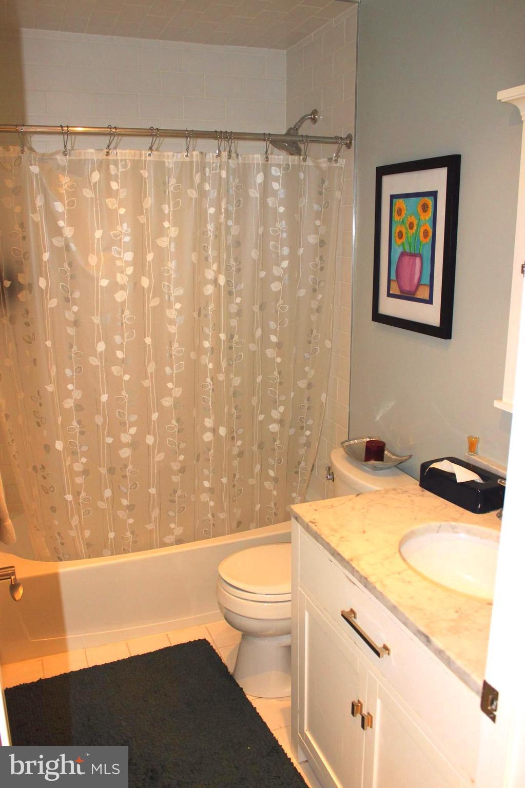 AUTUMN CHASE HUNT - Residential Lease