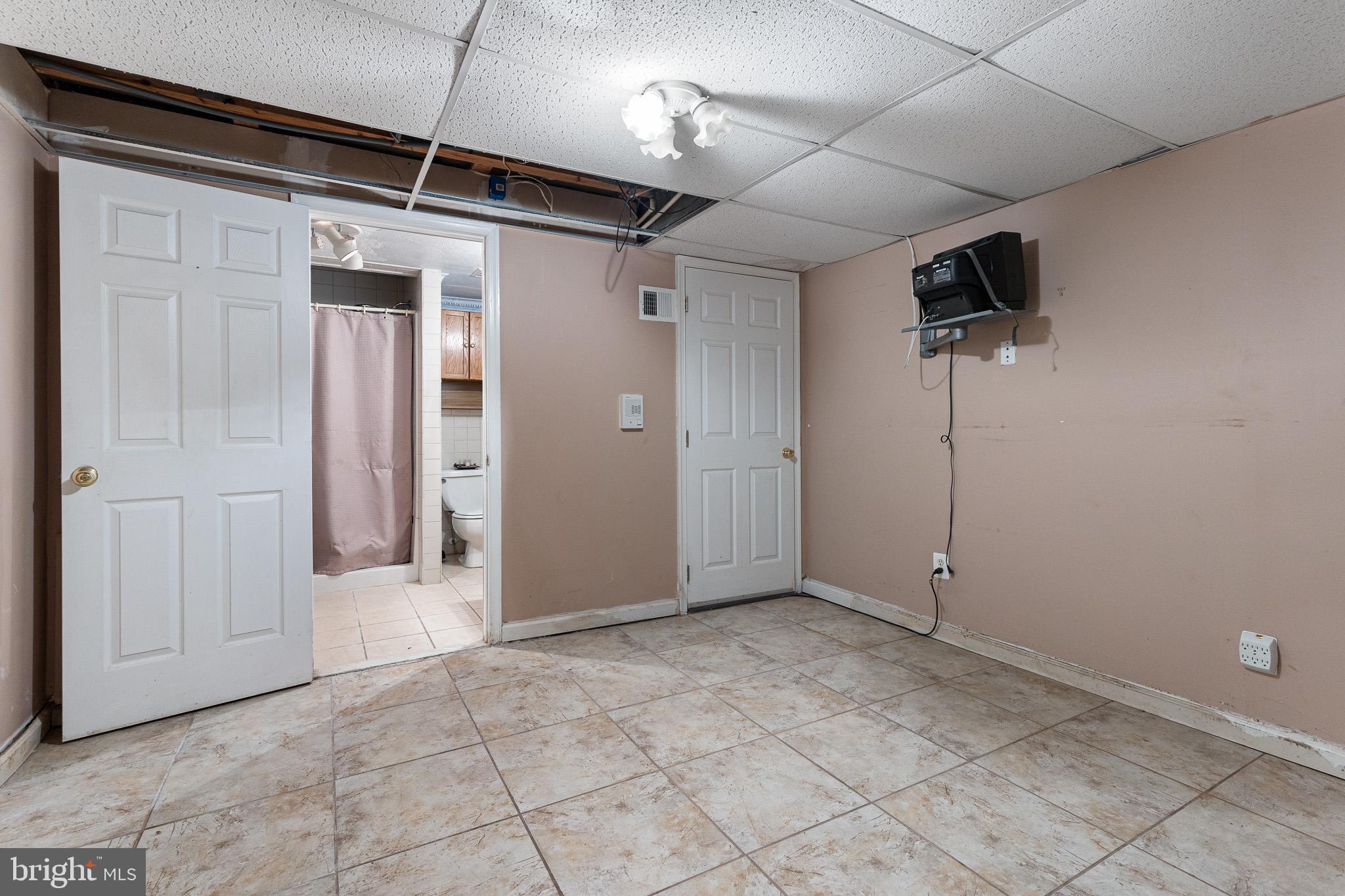 THE COURTS - Residential