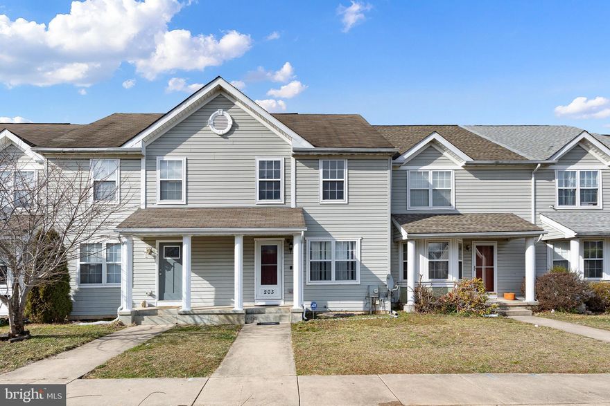 Townhome with  3 BEDROOM 2.5 BATHS IN SOUGHT AFTER BUTTONWOODS.  LARGE LIVING ROOM WITH HARDWOOD FLOORS AND CUSTOM WINDOW SEAT. UPSTAIRS FEATURES MASTER BEDROOM, 2 ADDITIONAL ROOMS,  LAUNDRY AND FULL BATH WITH ACCESS TO HALL AND MASTER.  FINISHED BASEMENT COULD BE USED WITH TWO ROOMS AND FULL BATH WITH SMALL KITCHENETTE.  NEEDS WORK PLEASE SEE DISCLOSURES.   THIS IS A SHORT SALE.  ONLY ACCEPTING CASH, CONVENTIONAL.  IMAGINE THE POSSIBILITIES!!