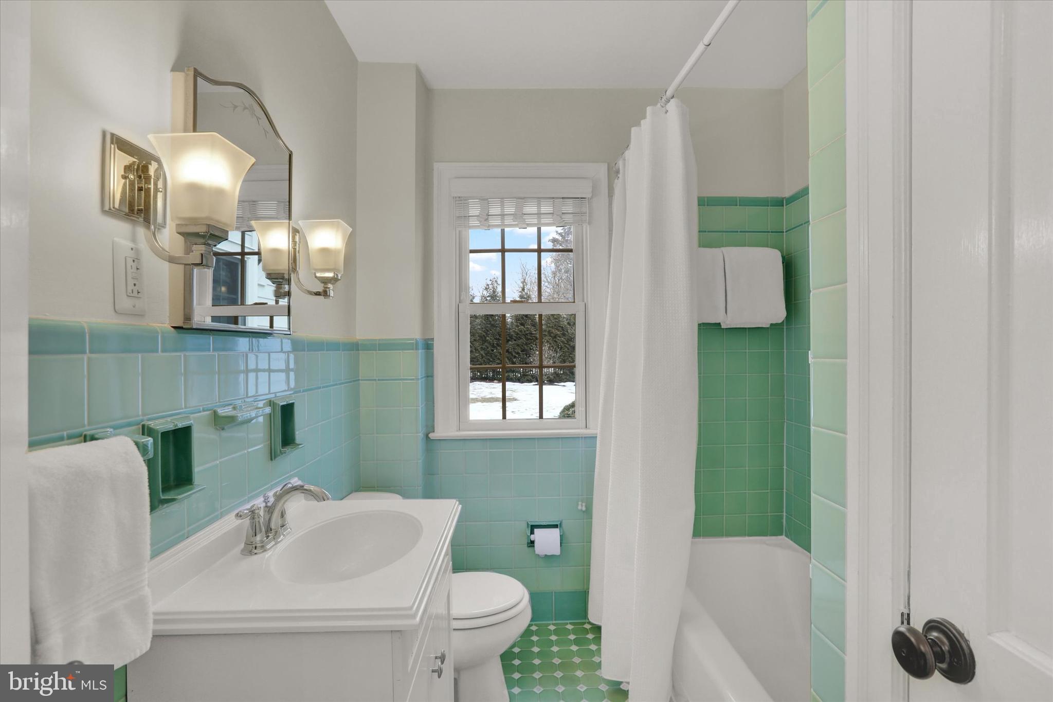 MAKEFIELD MANOR - Residential