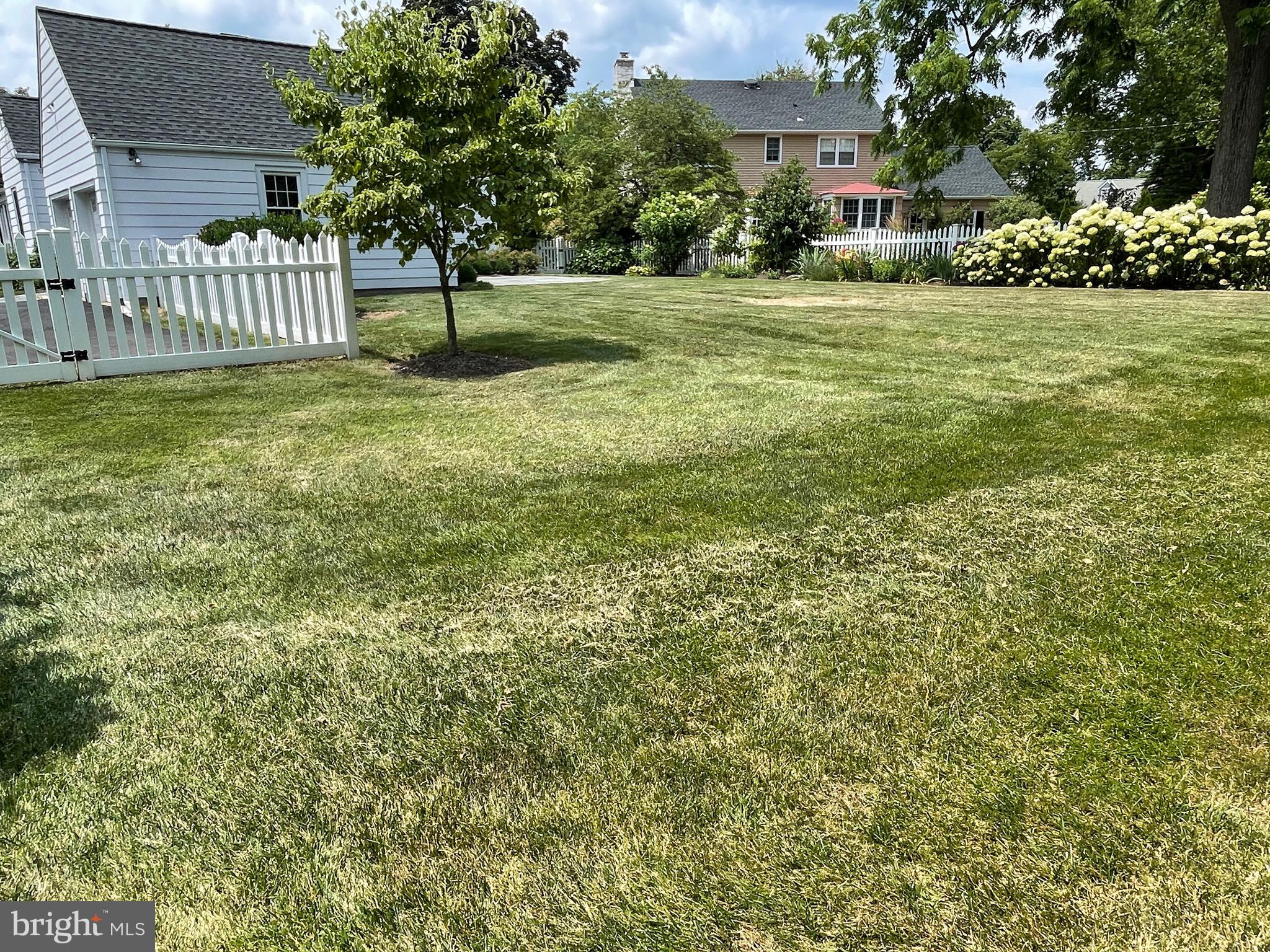 MAKEFIELD MANOR - Residential