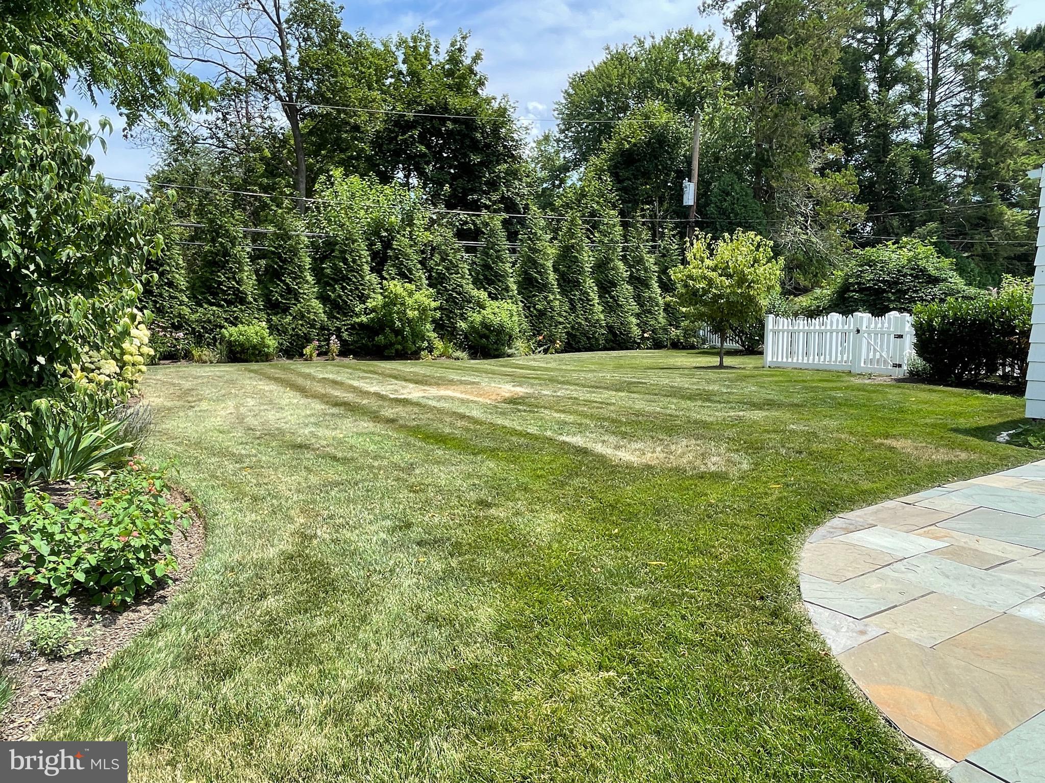 MAKEFIELD MANOR - Residential