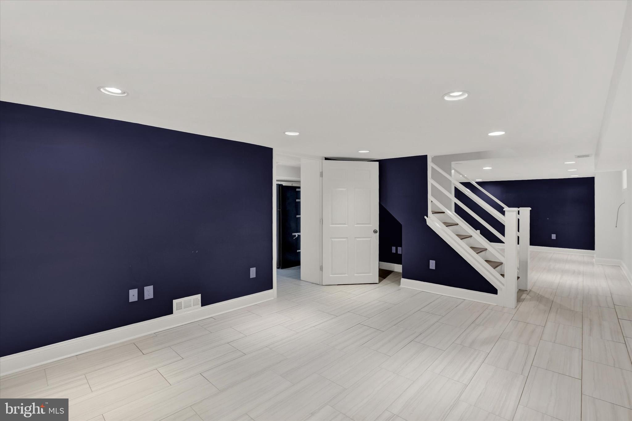 MAKEFIELD MANOR - Residential