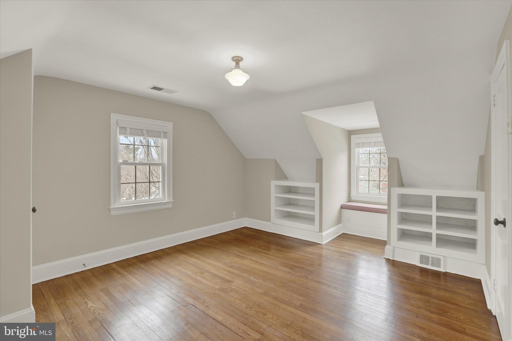 MAKEFIELD MANOR - Residential