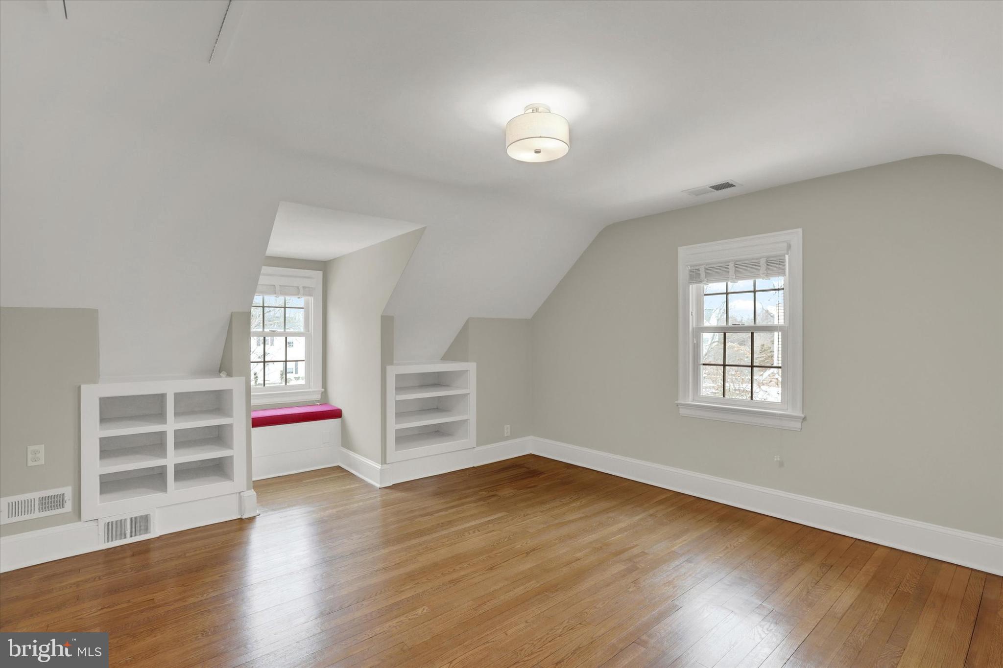 MAKEFIELD MANOR - Residential