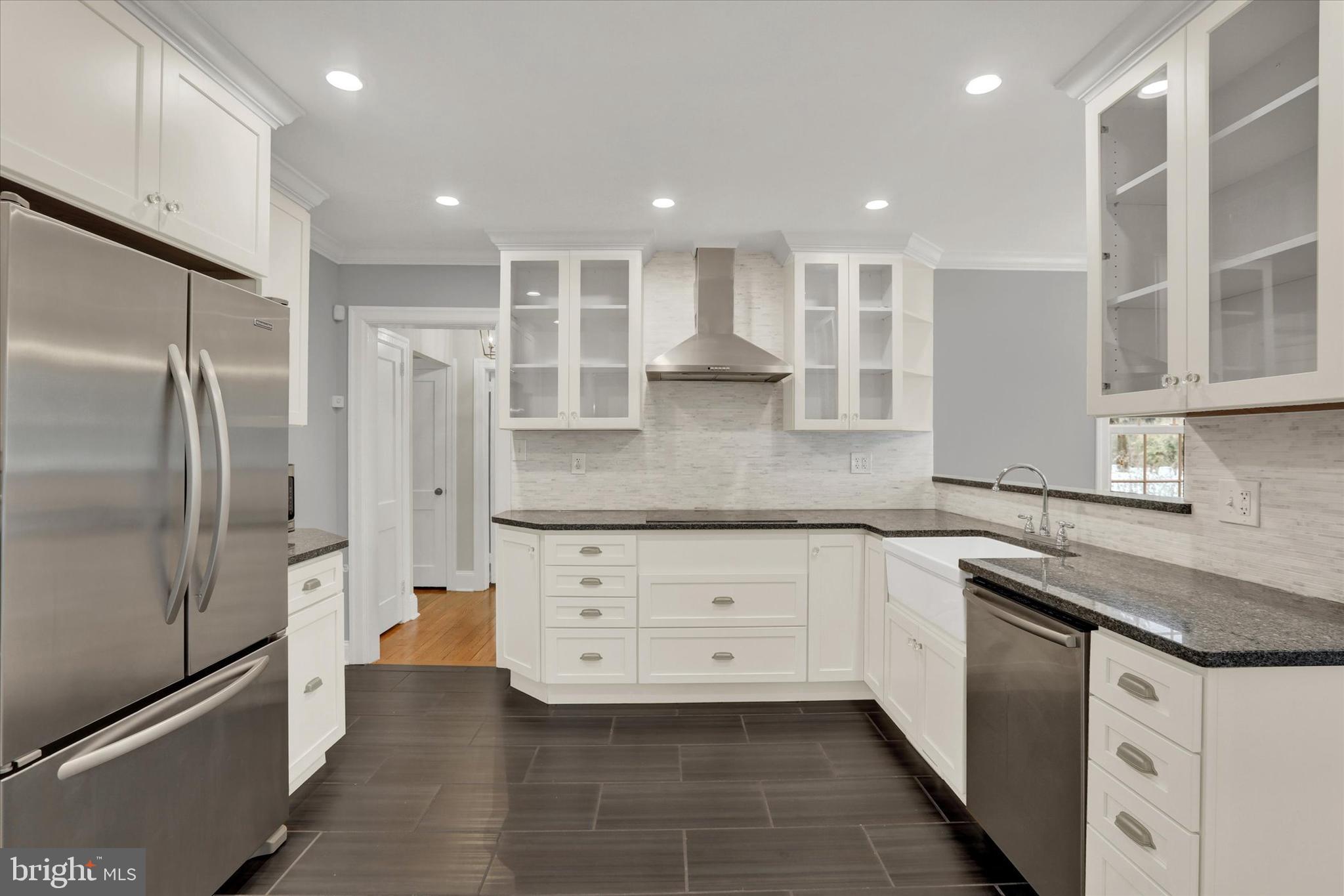 MAKEFIELD MANOR - Residential