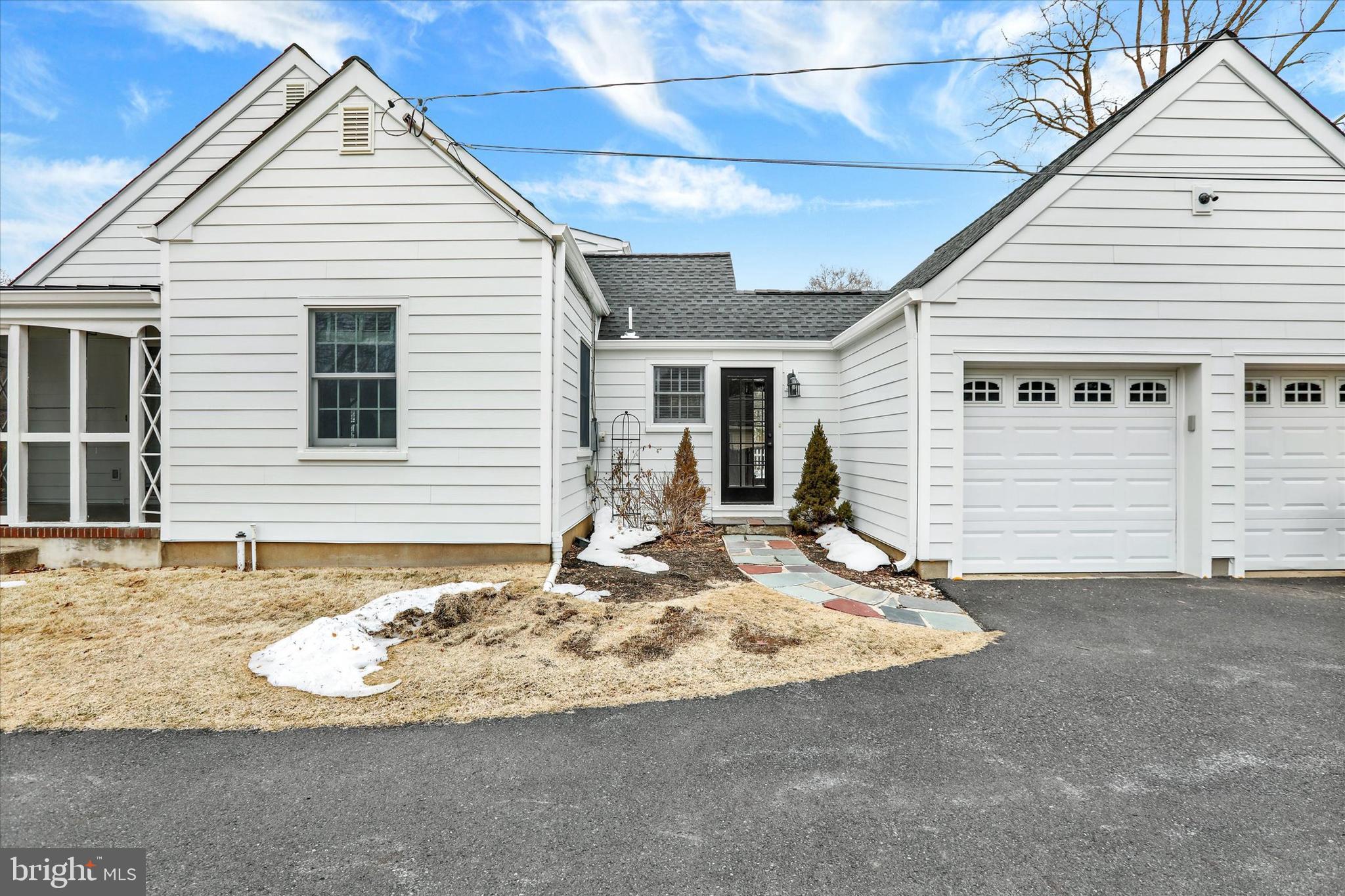 MAKEFIELD MANOR - Residential