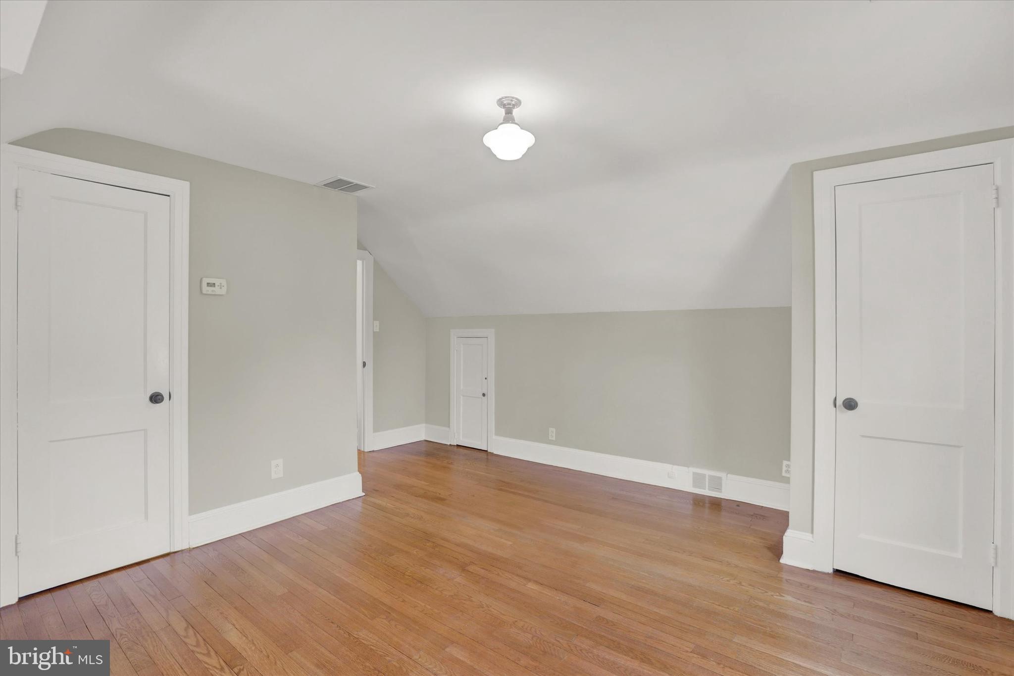 MAKEFIELD MANOR - Residential