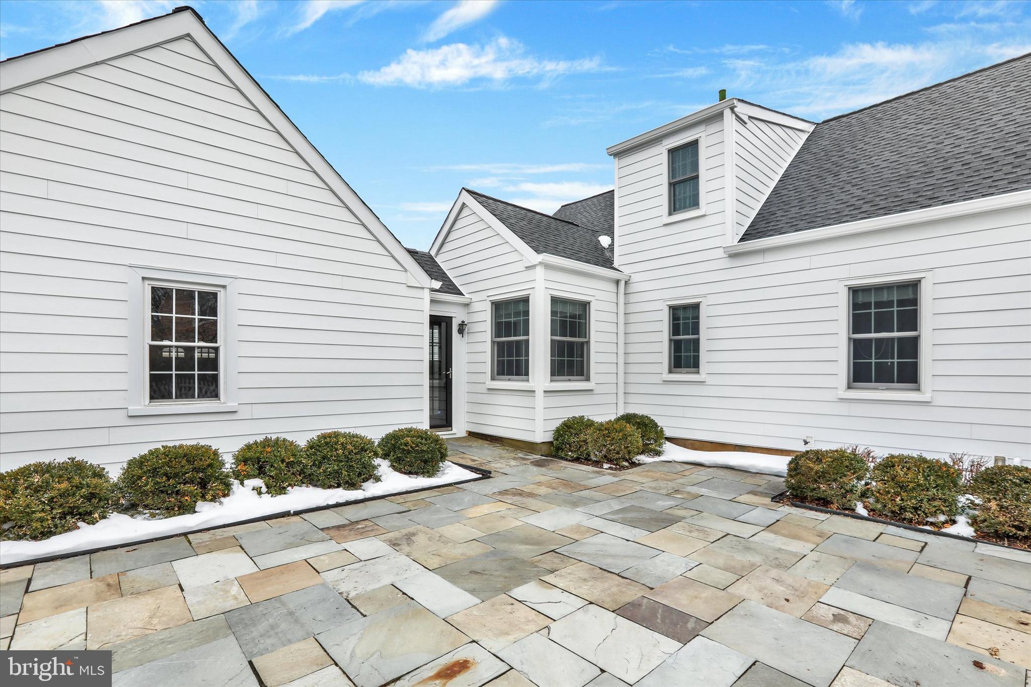 MAKEFIELD MANOR - Residential