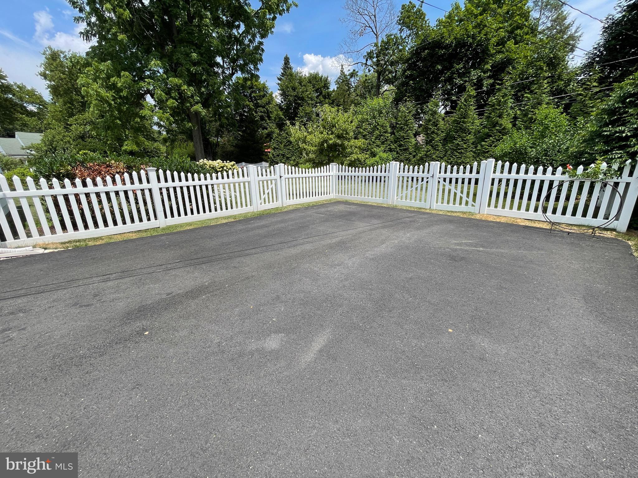 MAKEFIELD MANOR - Residential