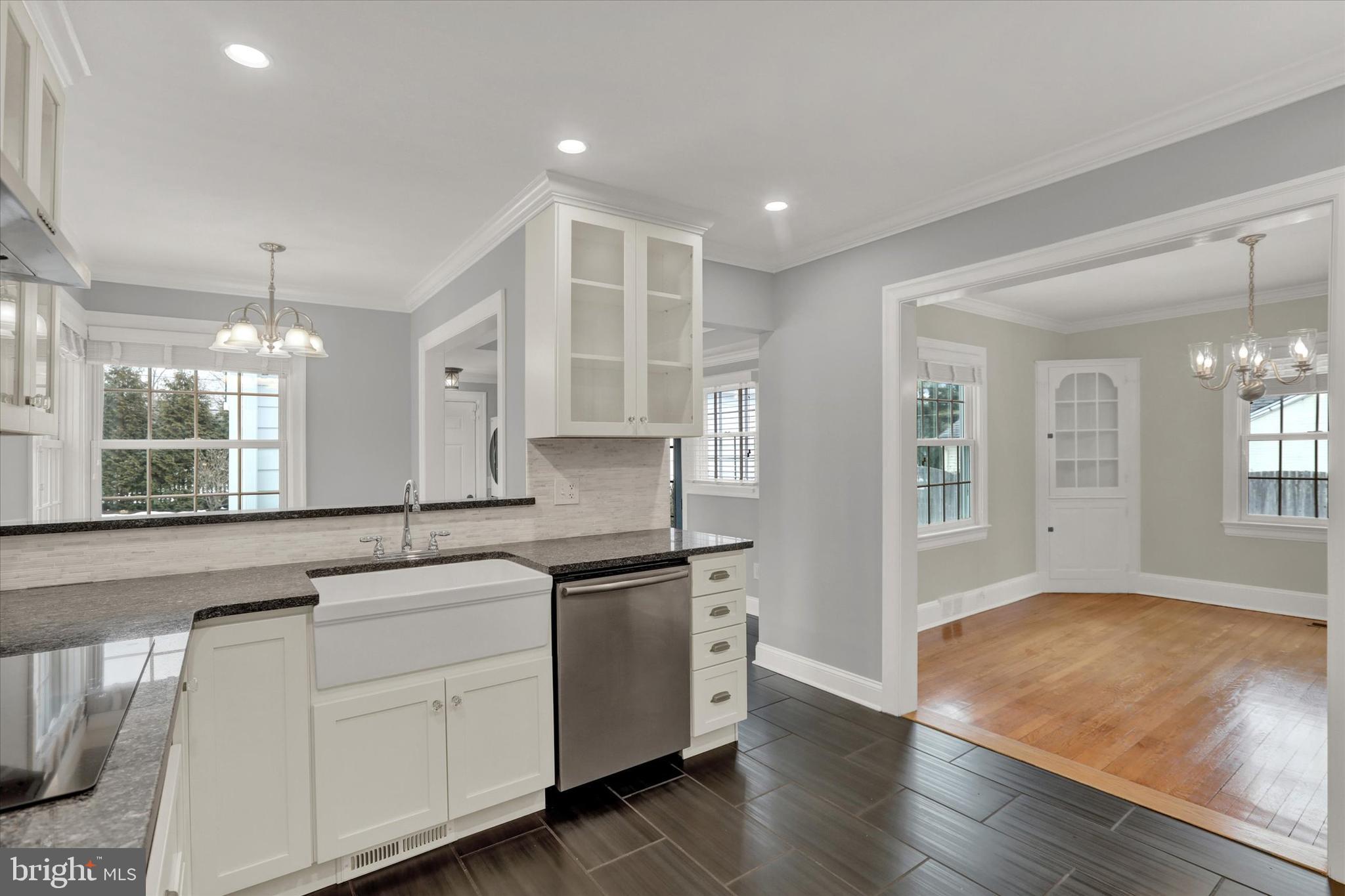 MAKEFIELD MANOR - Residential