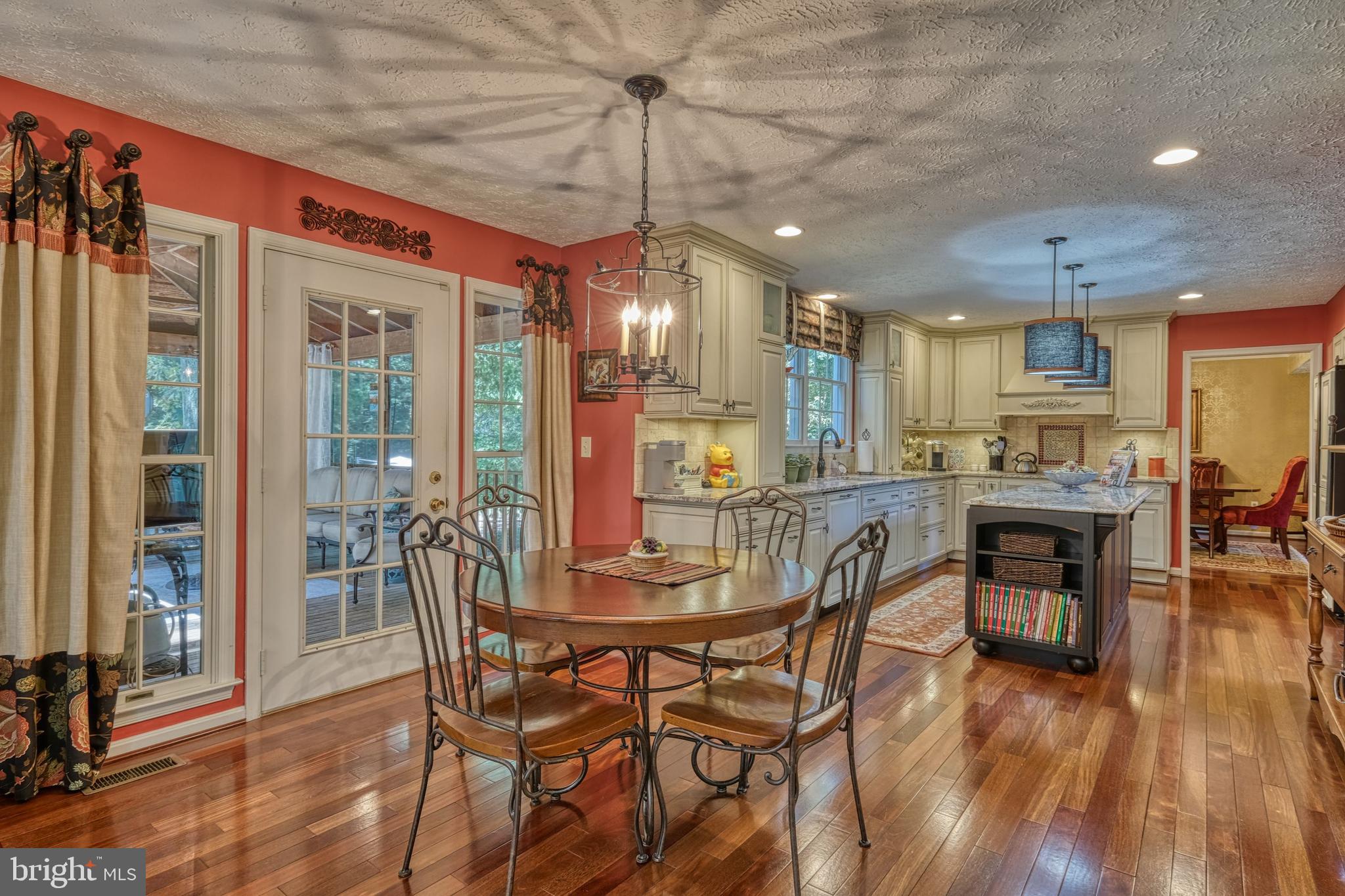 HAMPTON CHASE - Residential