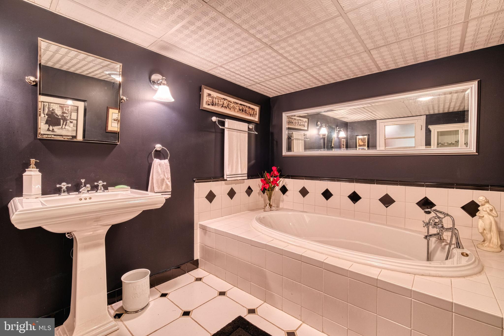 HAMPTON CHASE - Residential