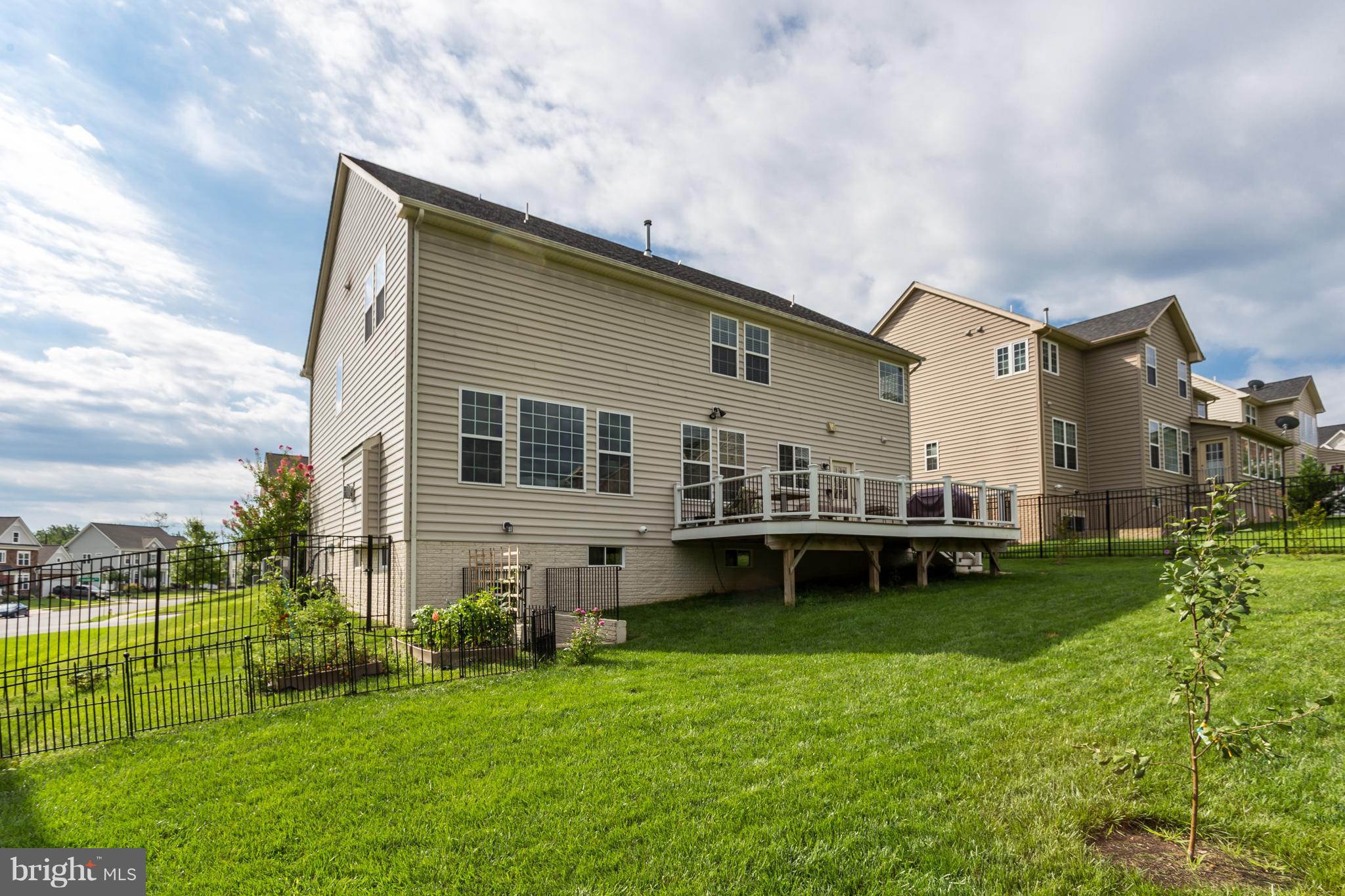 HILLS OF AQUIA - Residential