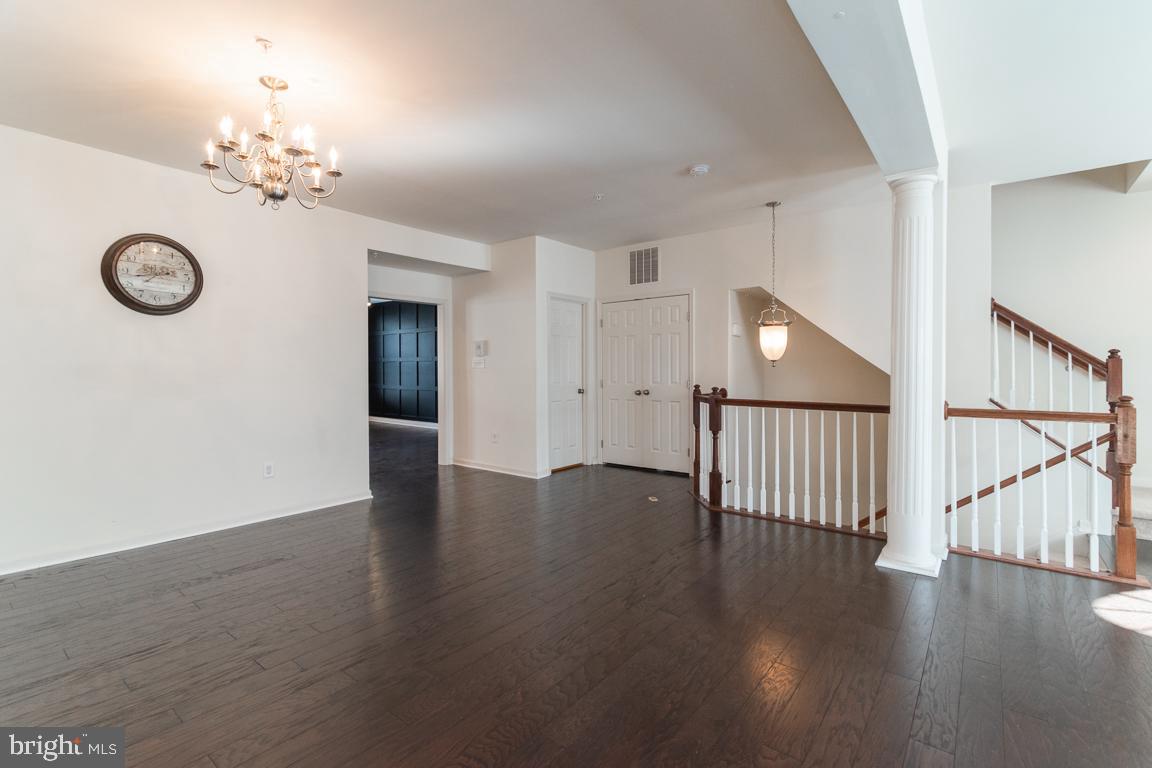 STONEY RUN VILLAGE - Residential