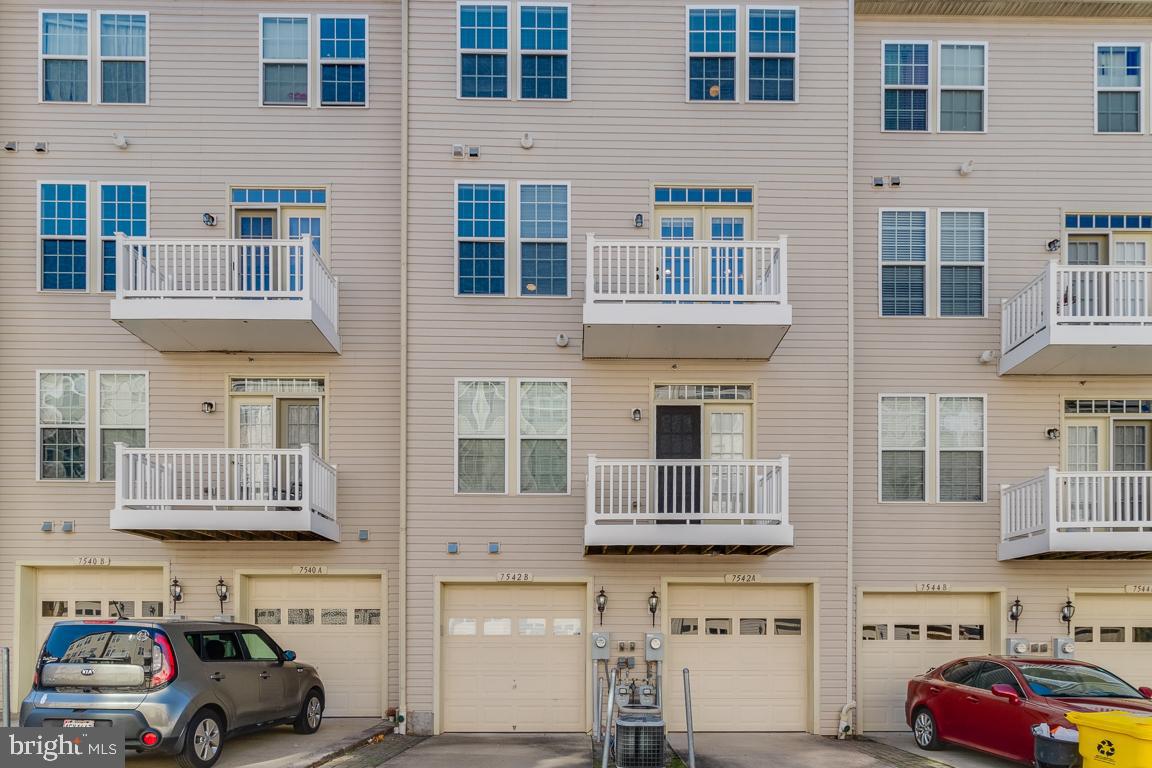 STONEY RUN VILLAGE - Residential