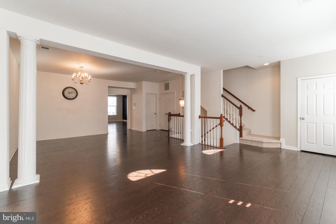 STONEY RUN VILLAGE - Residential