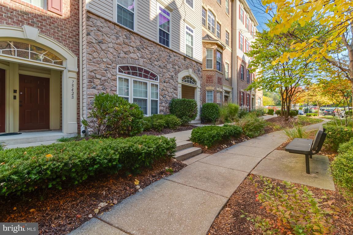 STONEY RUN VILLAGE - Residential