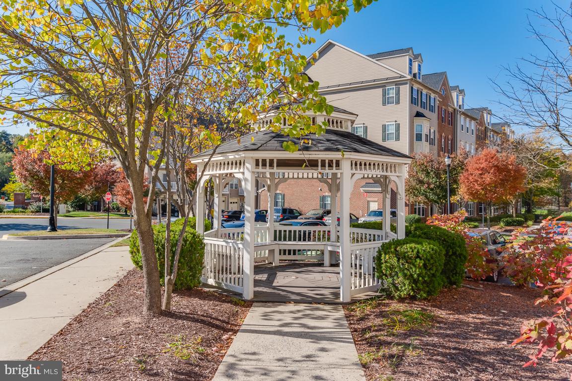 STONEY RUN VILLAGE - Residential