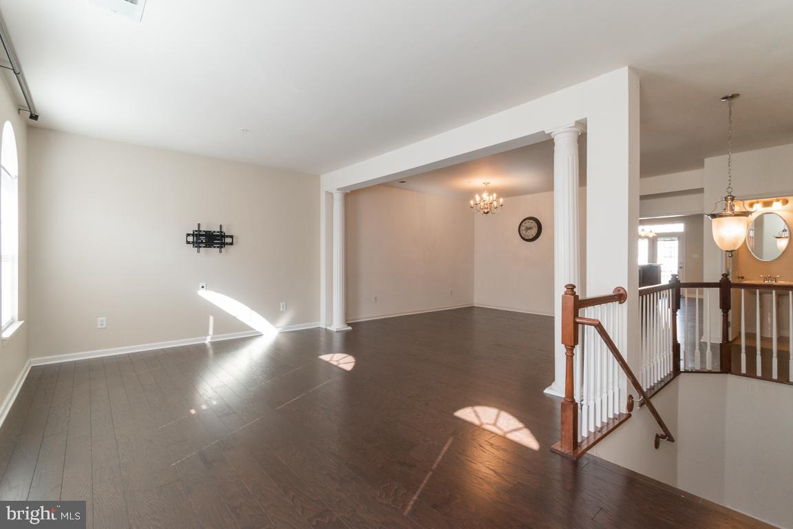 STONEY RUN VILLAGE - Residential