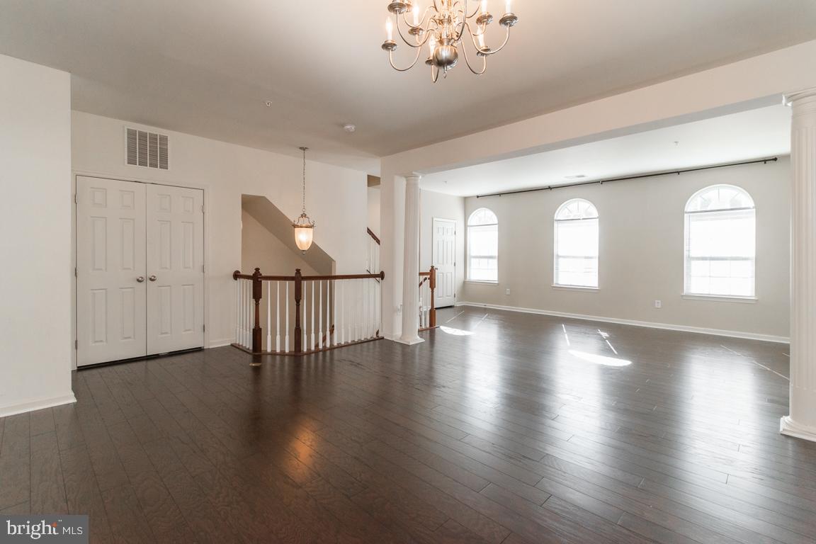 STONEY RUN VILLAGE - Residential