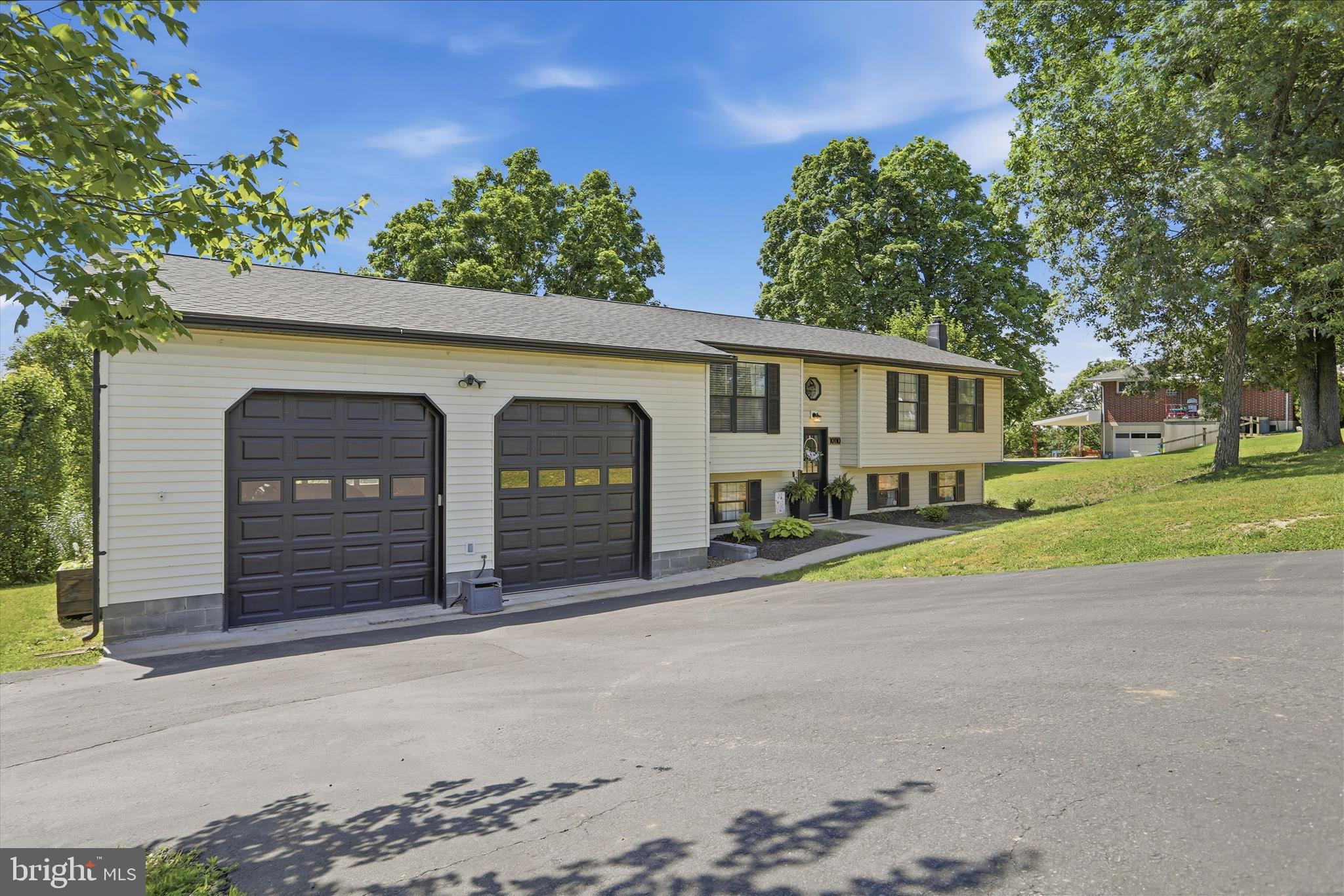 10110 HILLCREST DRIVE